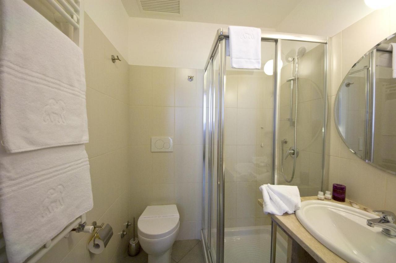 Quarto com 2 Camas de Solteiro