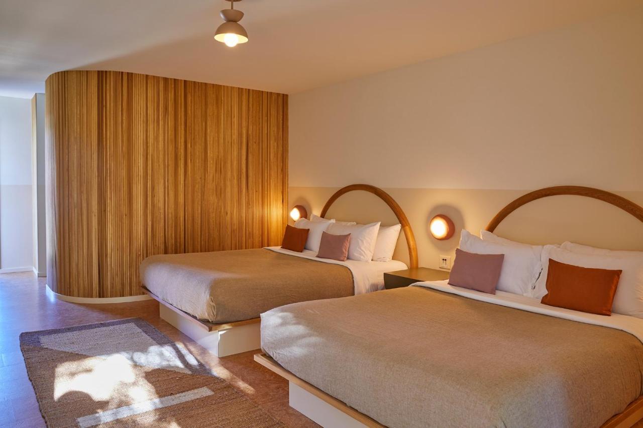 Deluxe Room with Balcony - Two Queens