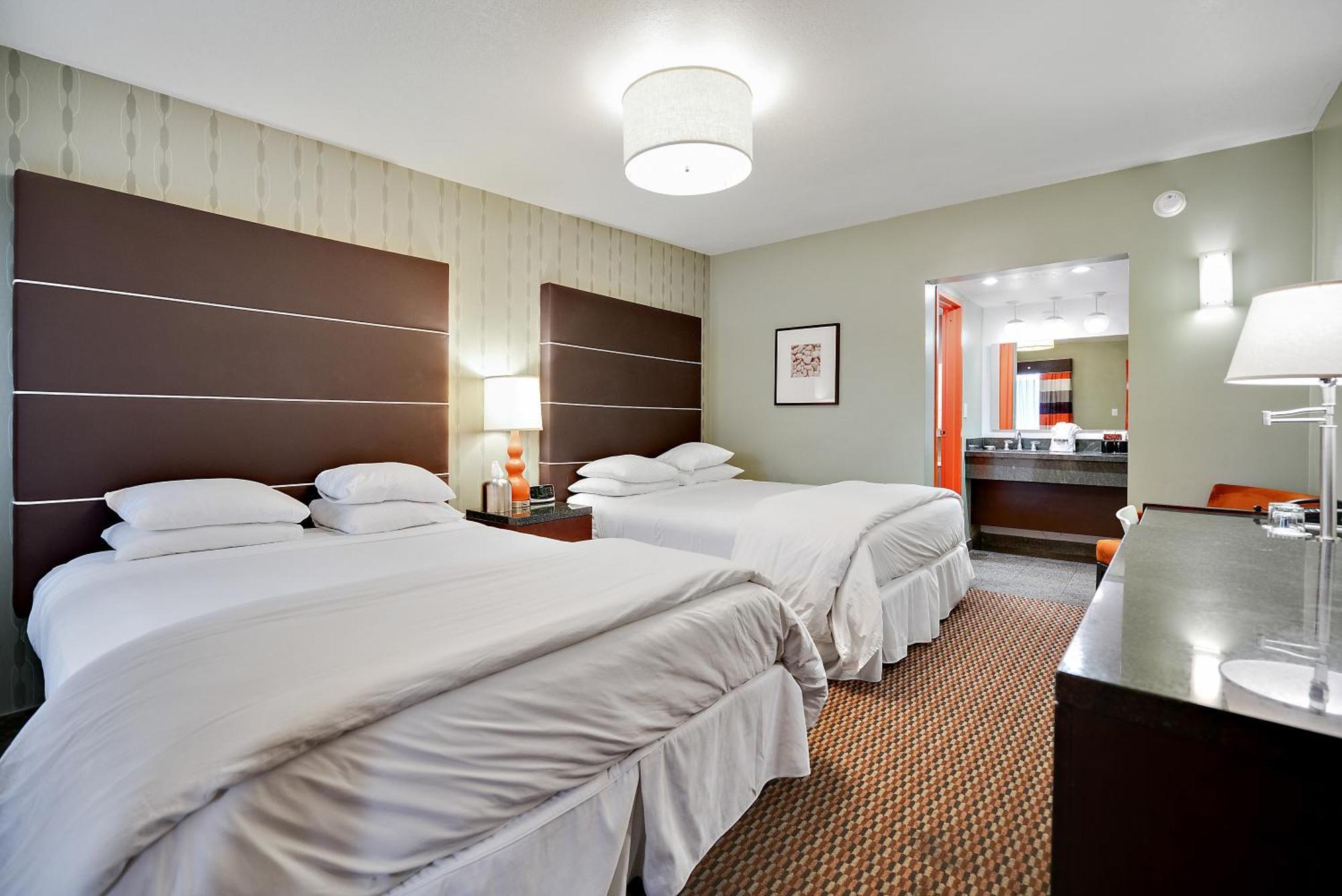 Deluxe Double Queen Room