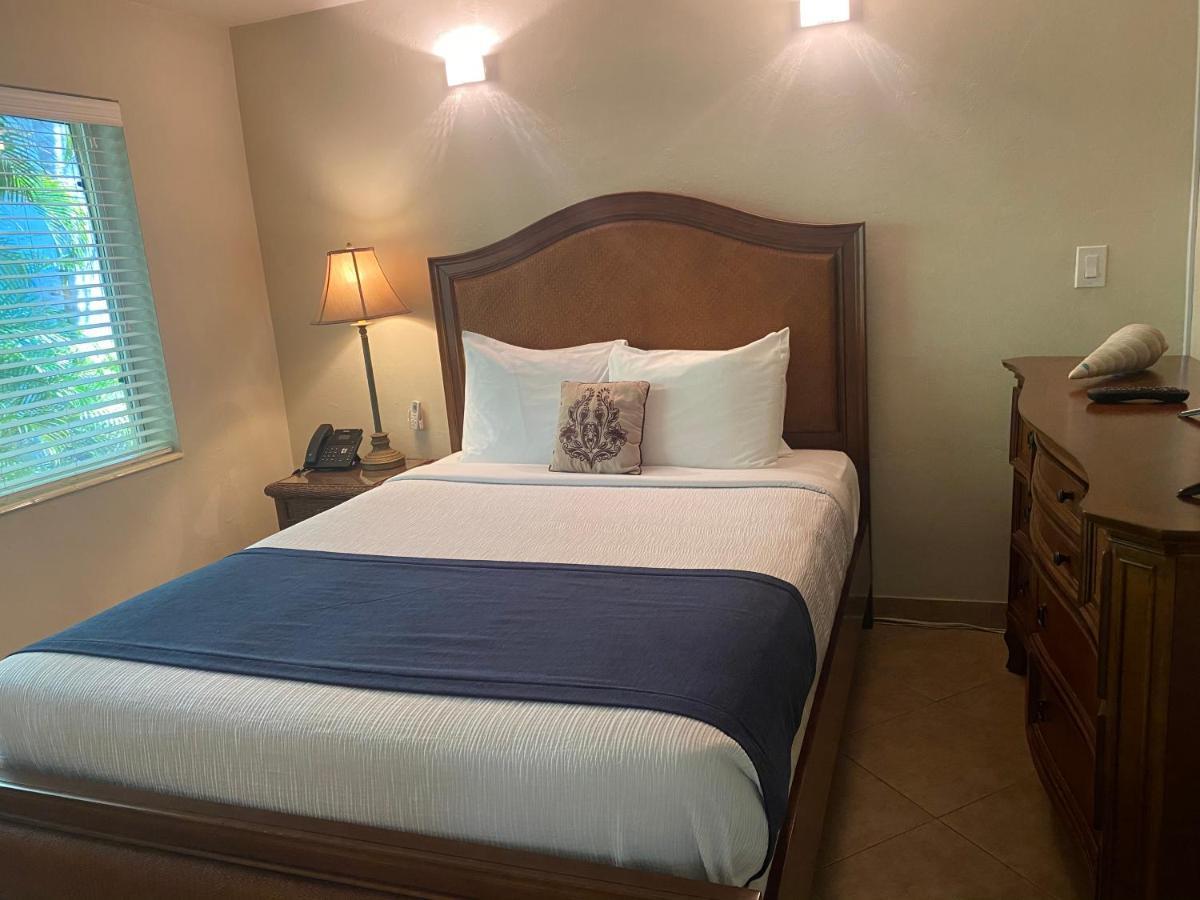 Deluxe Two Bedroom Suite 15 16