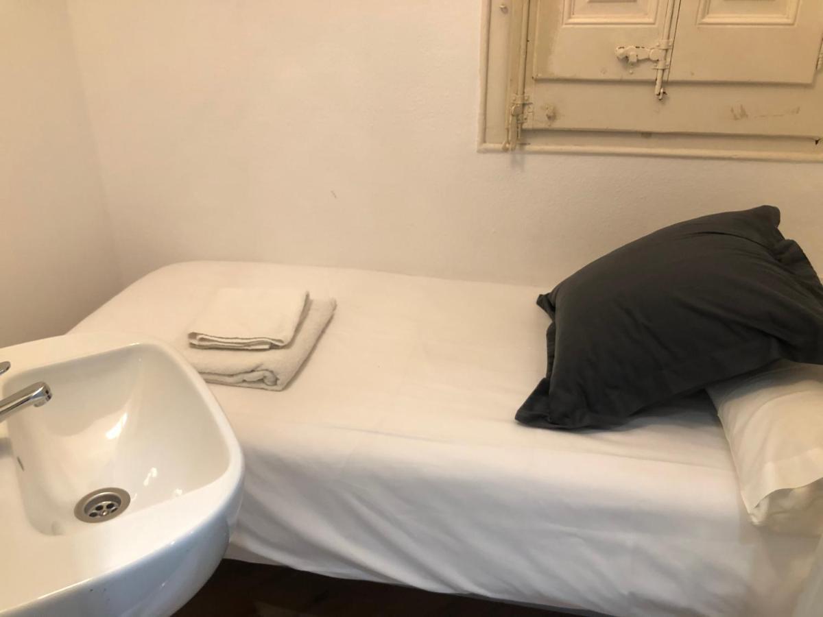 Single Room with Private External Bathroom