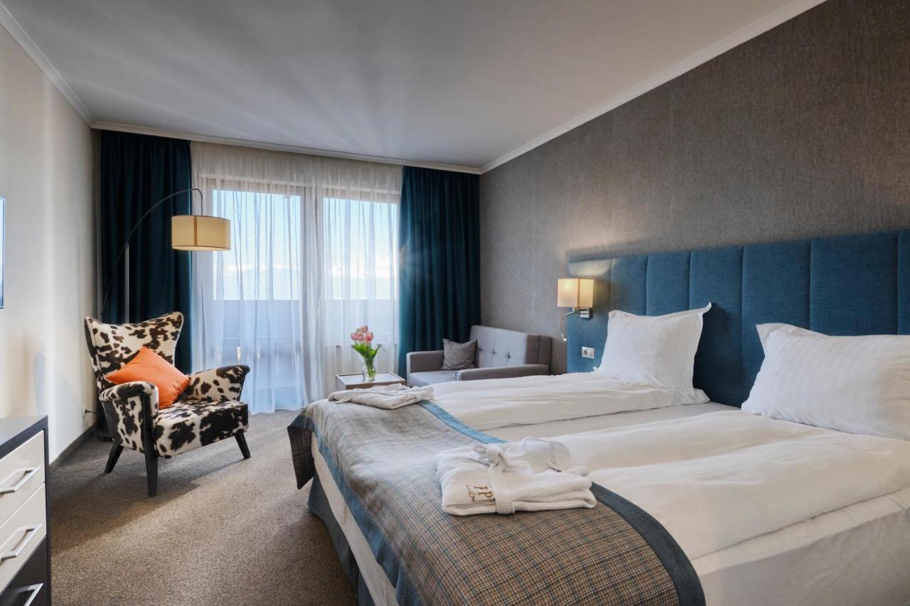 Double or Twin Room,1086908221:JPEG