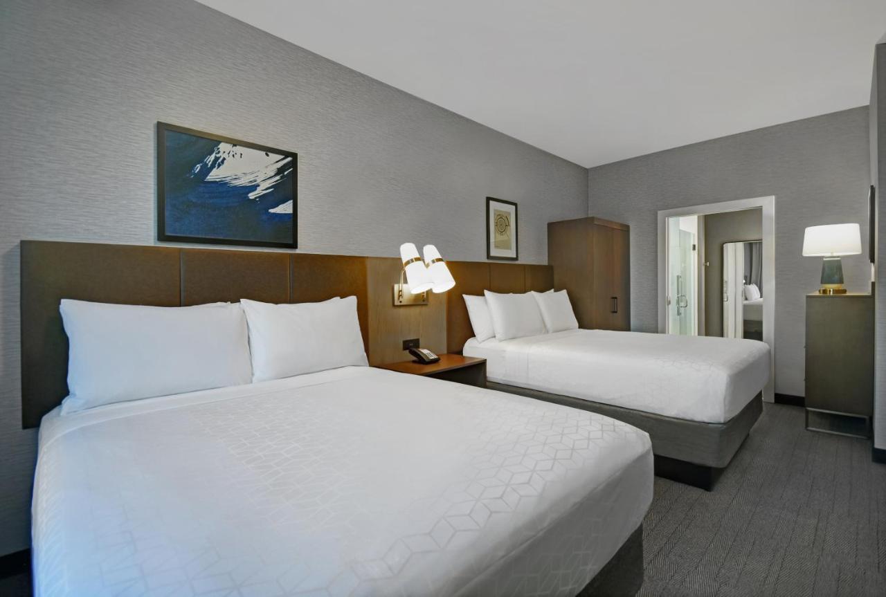 One-Bedroom Queen Suite with Two Queen Beds