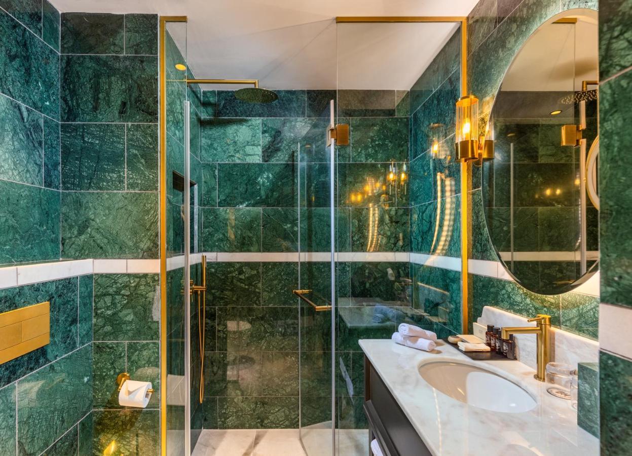 Executive Suite,1743414353:JPEG