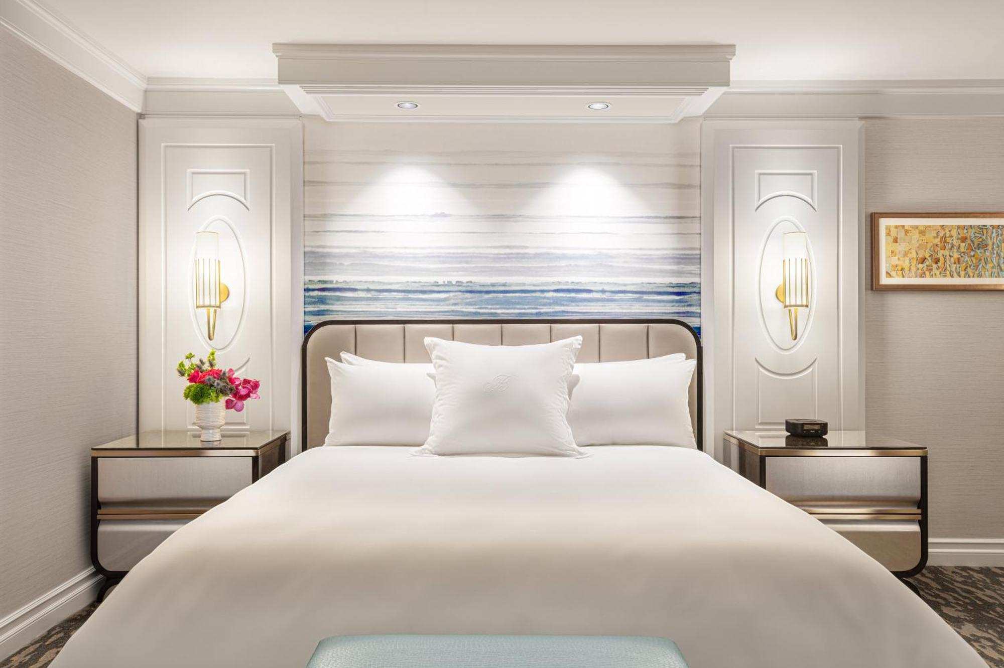 Quarto com Cama King-size e Vista da Fonte