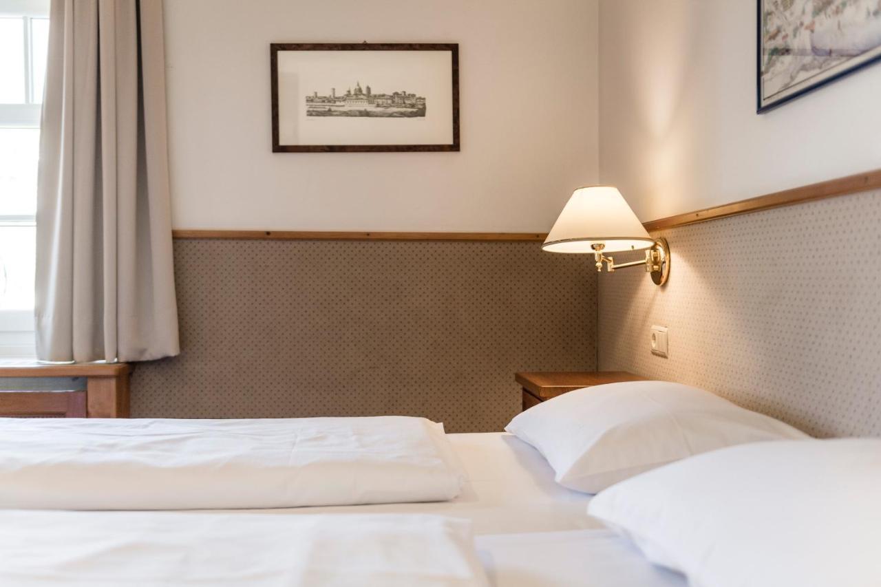 Standard Double or Twin Room,1121228304:JPEG