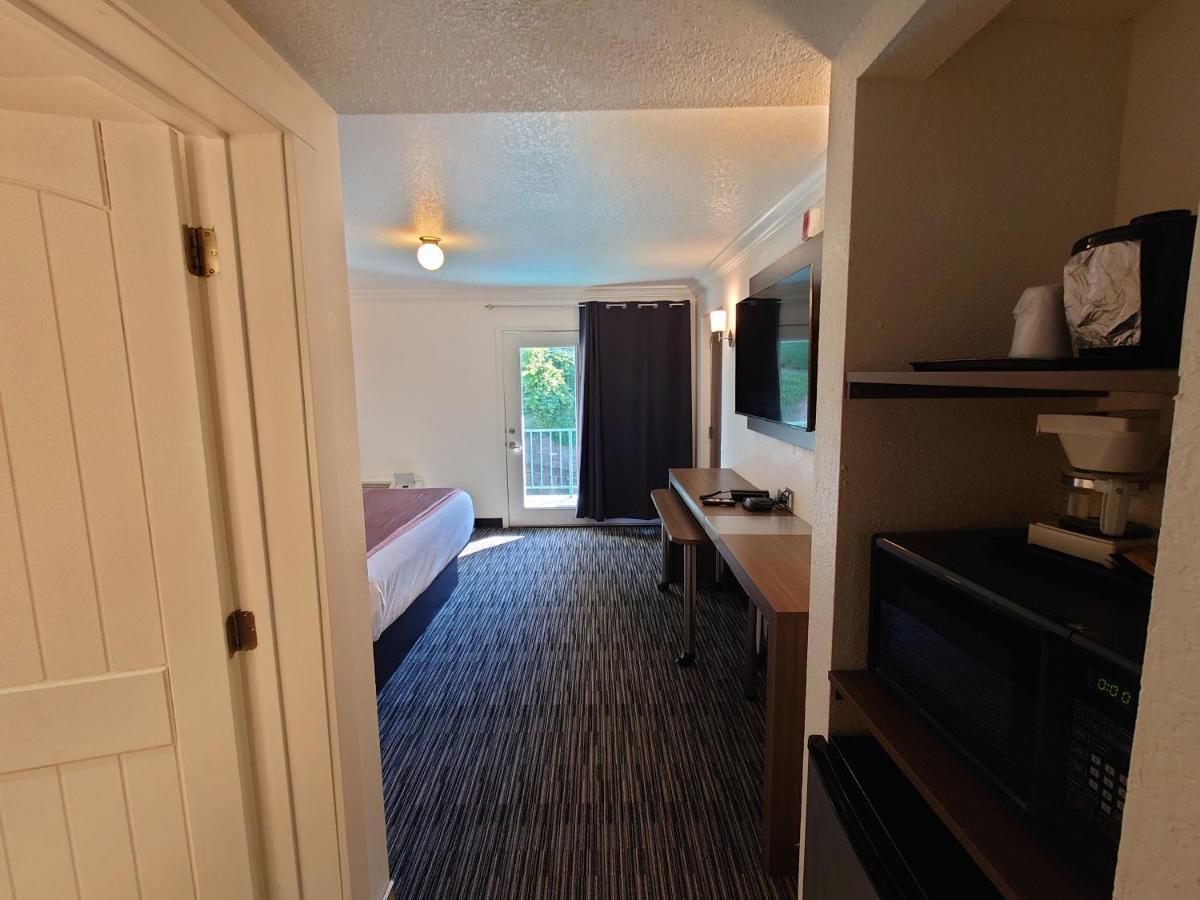 King Renovated Room Pool View,1121668401:JPEG