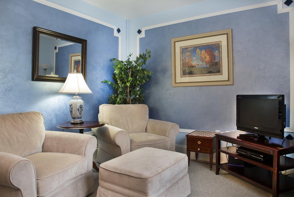 Eisenhower Deluxe Suite - Dog Friendly