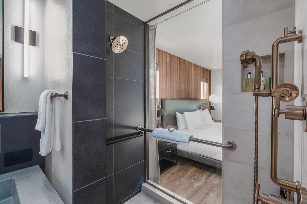 Corner King Sunlight Accessible,1130146071:JPEG