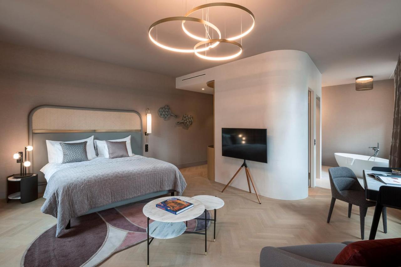 Marketplace Junior Suite