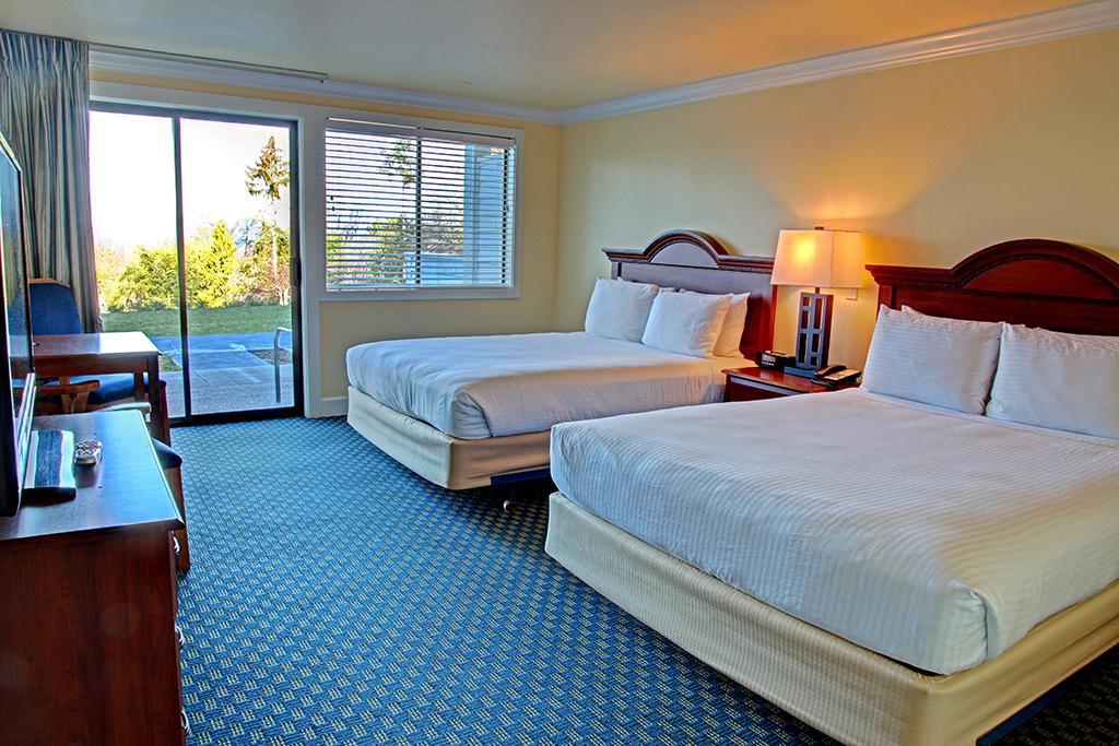 Queen Room with Two Queen Beds with Sea View,1584657033:JPEG