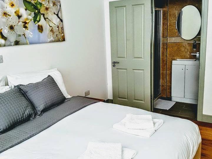 Double Room Private Bathroom