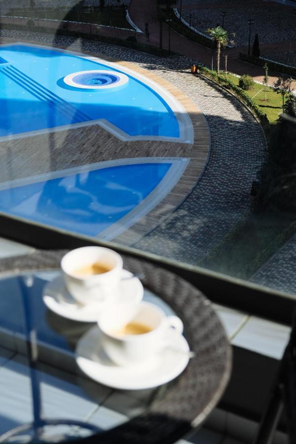 Chambre Lits Jumeaux Supérieure avec Vue sur la Piscine