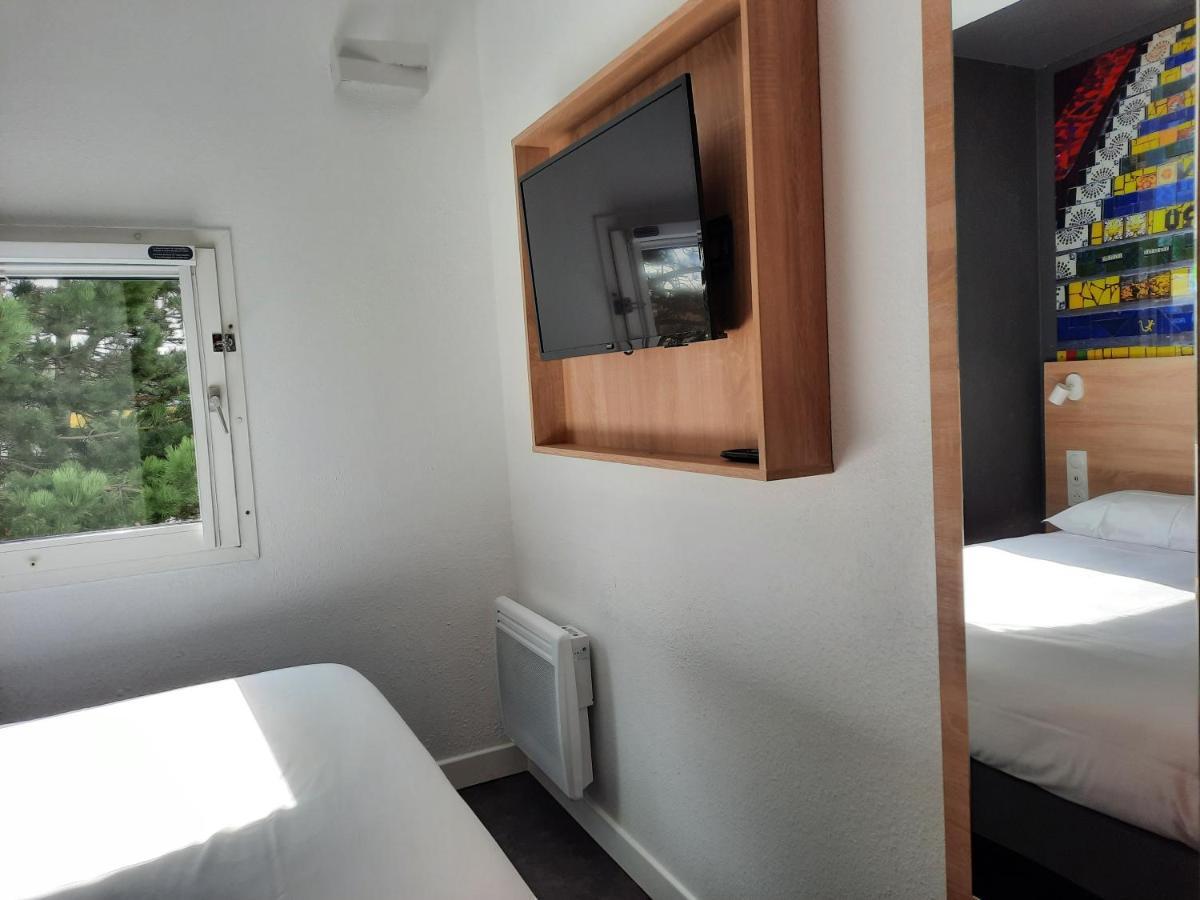 3 Single Beds