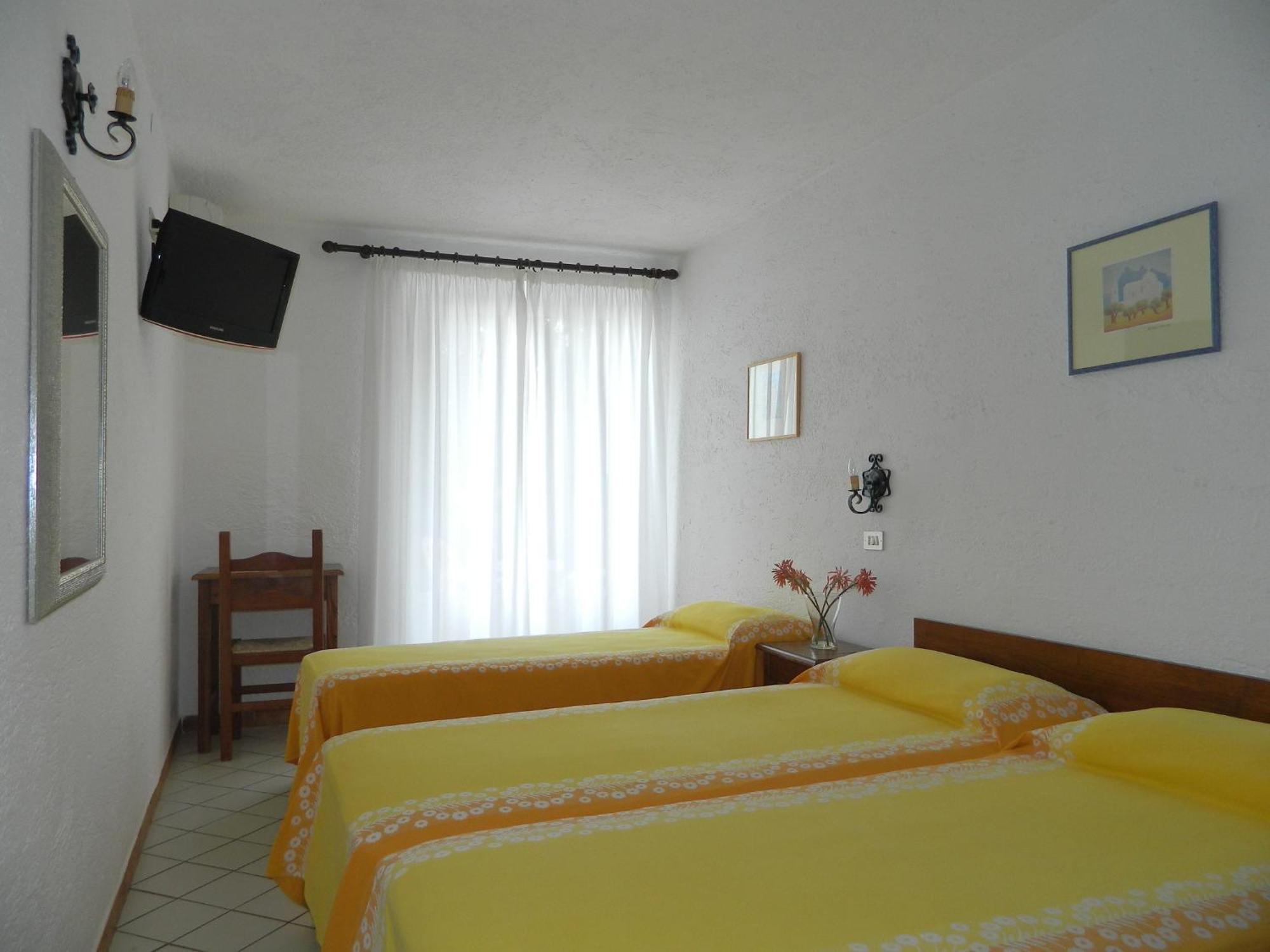 Family Room (2 Adults + 1 Child)