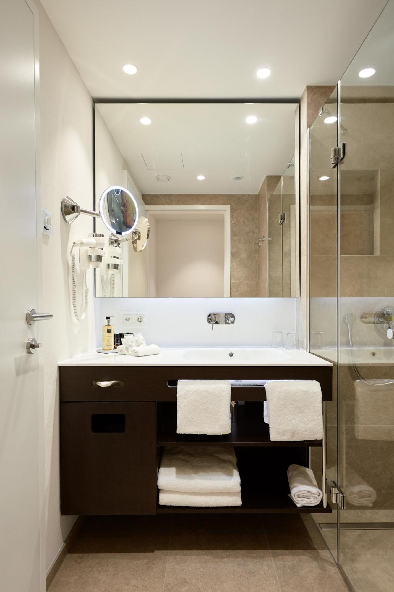 Comfort Queen Room