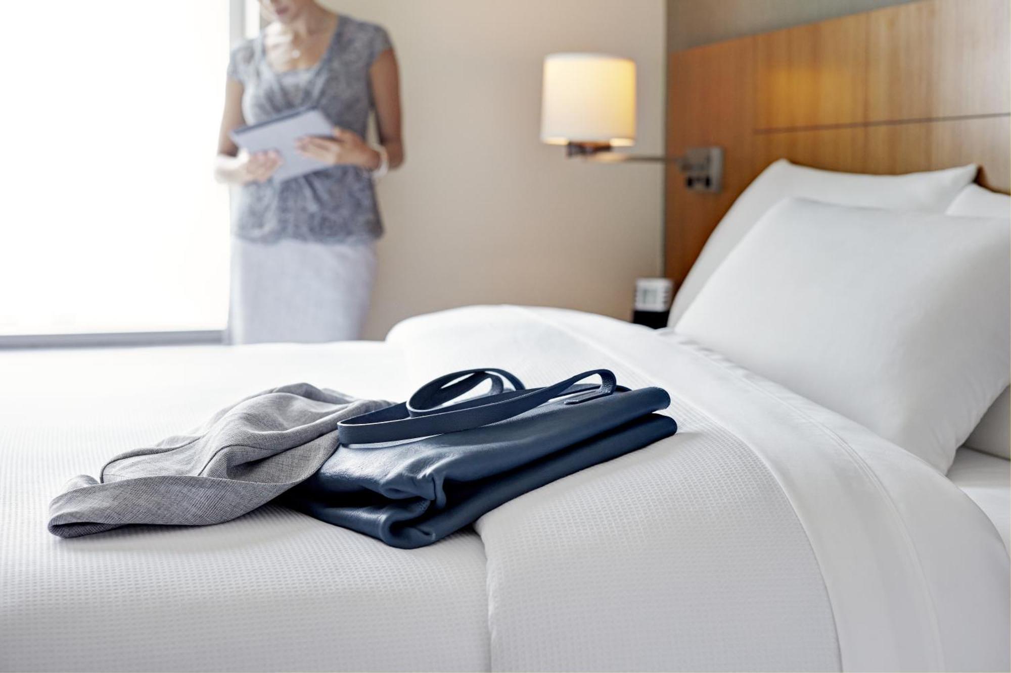 Quarto com Cama King-size e Sofá-cama