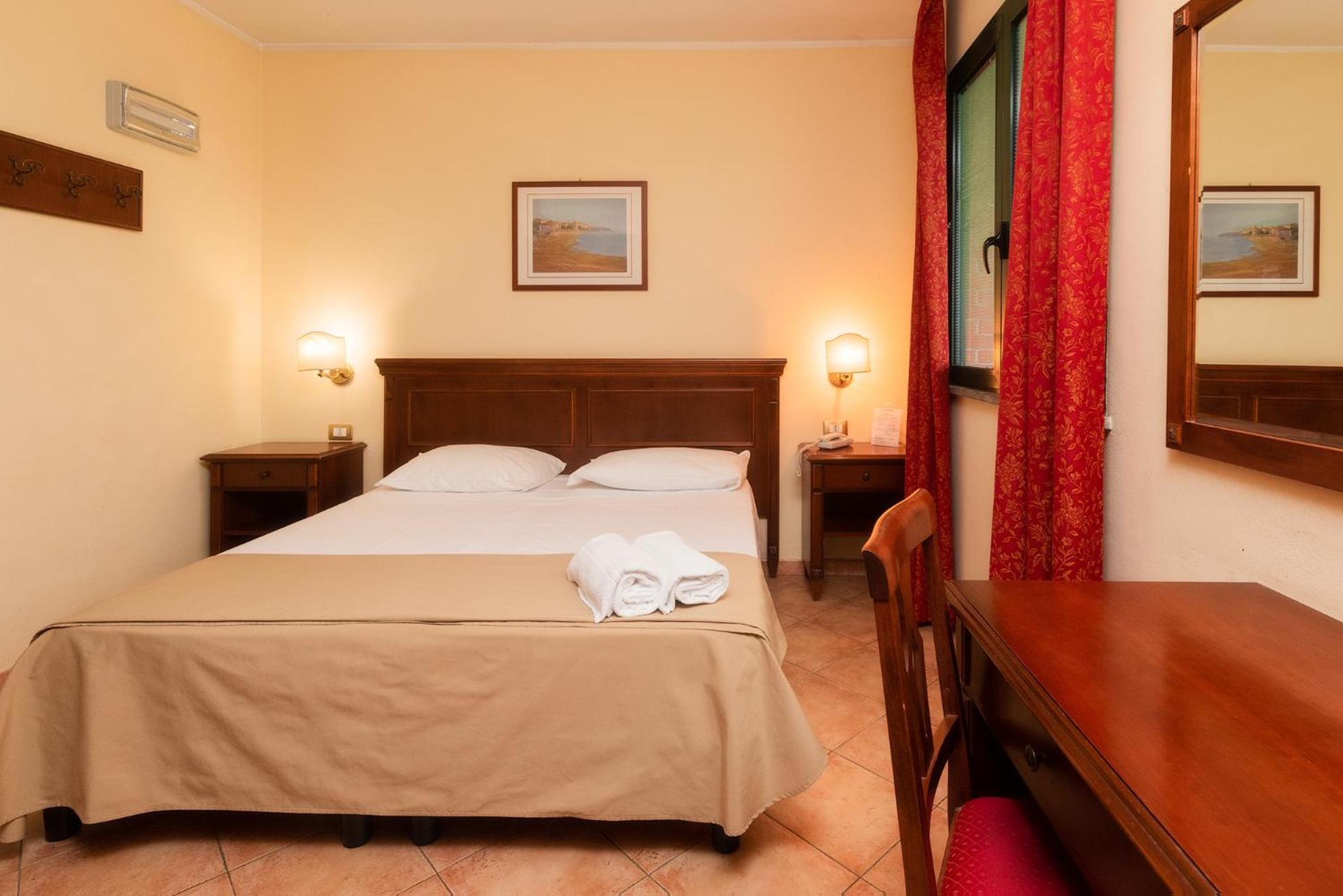 Budget Double or Twin Room,1215877750:JPEG