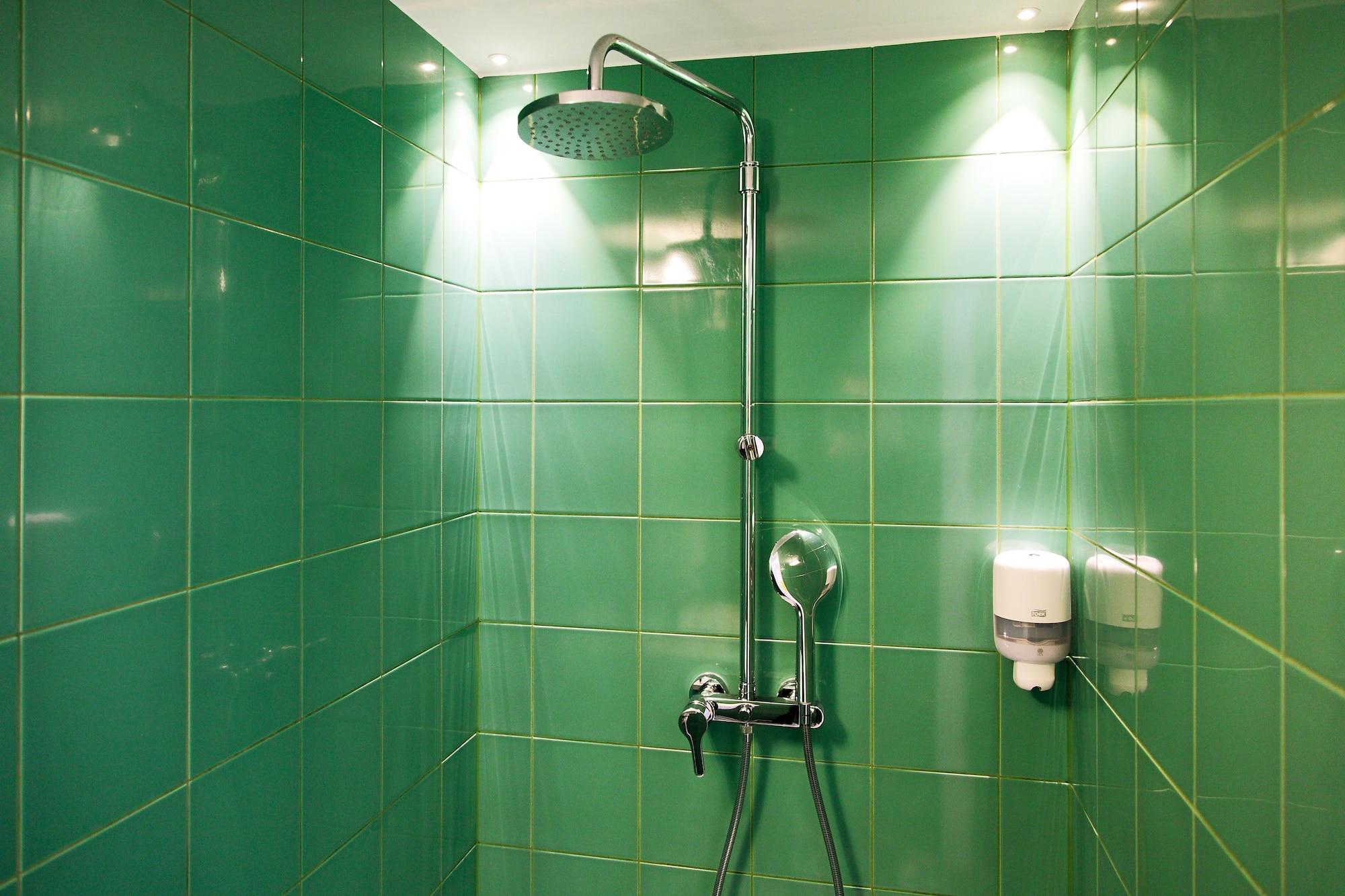 Lit dans Dortoir pour Femmes de 10 Lits