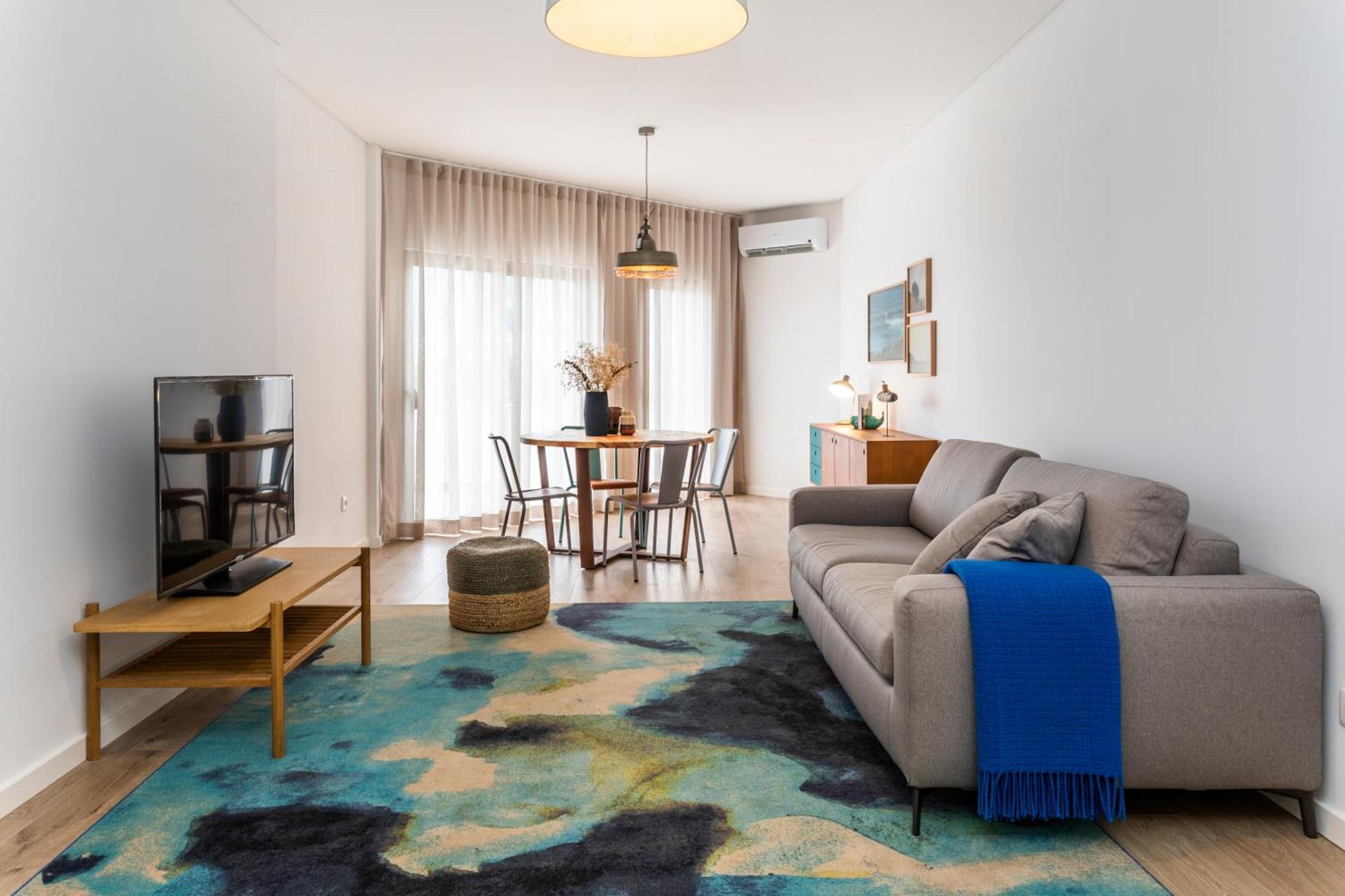 Superior One-Bedroom Apartment,1279550377:JPEG