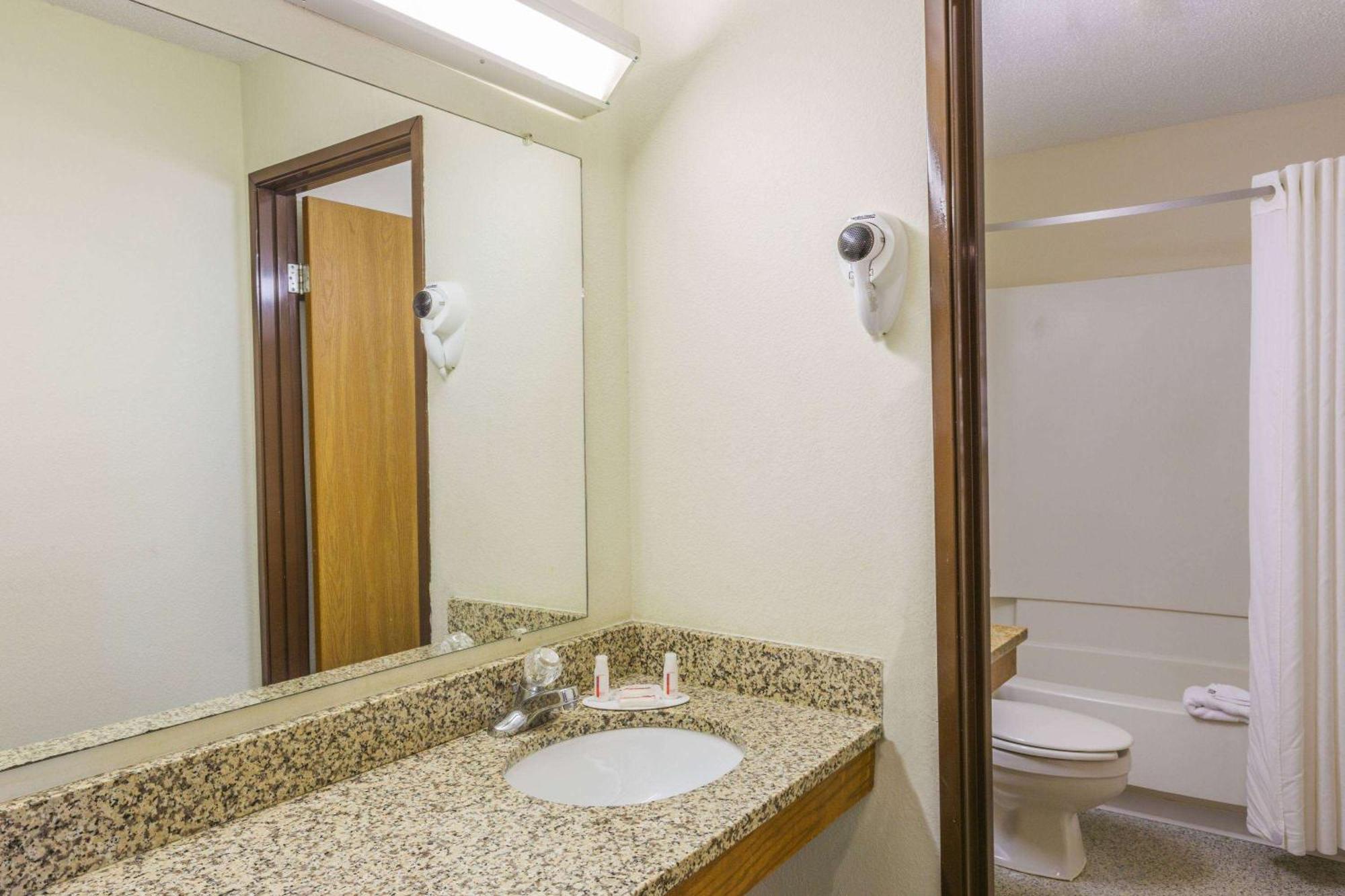 Queen Suite with Sofa Bed - Non-Smoking