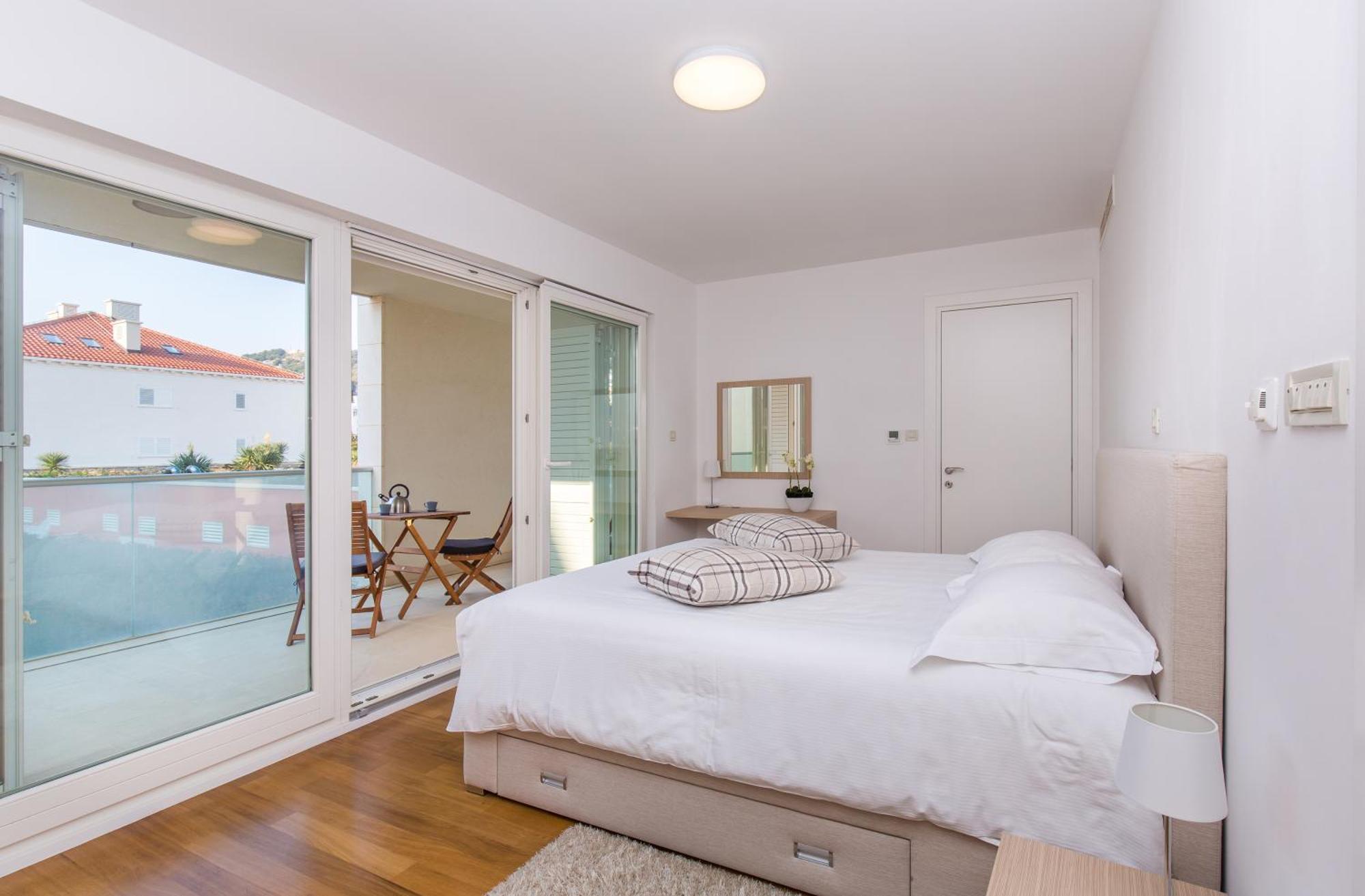 Deluxe One-Bedroom Apartment Terrace Garden View