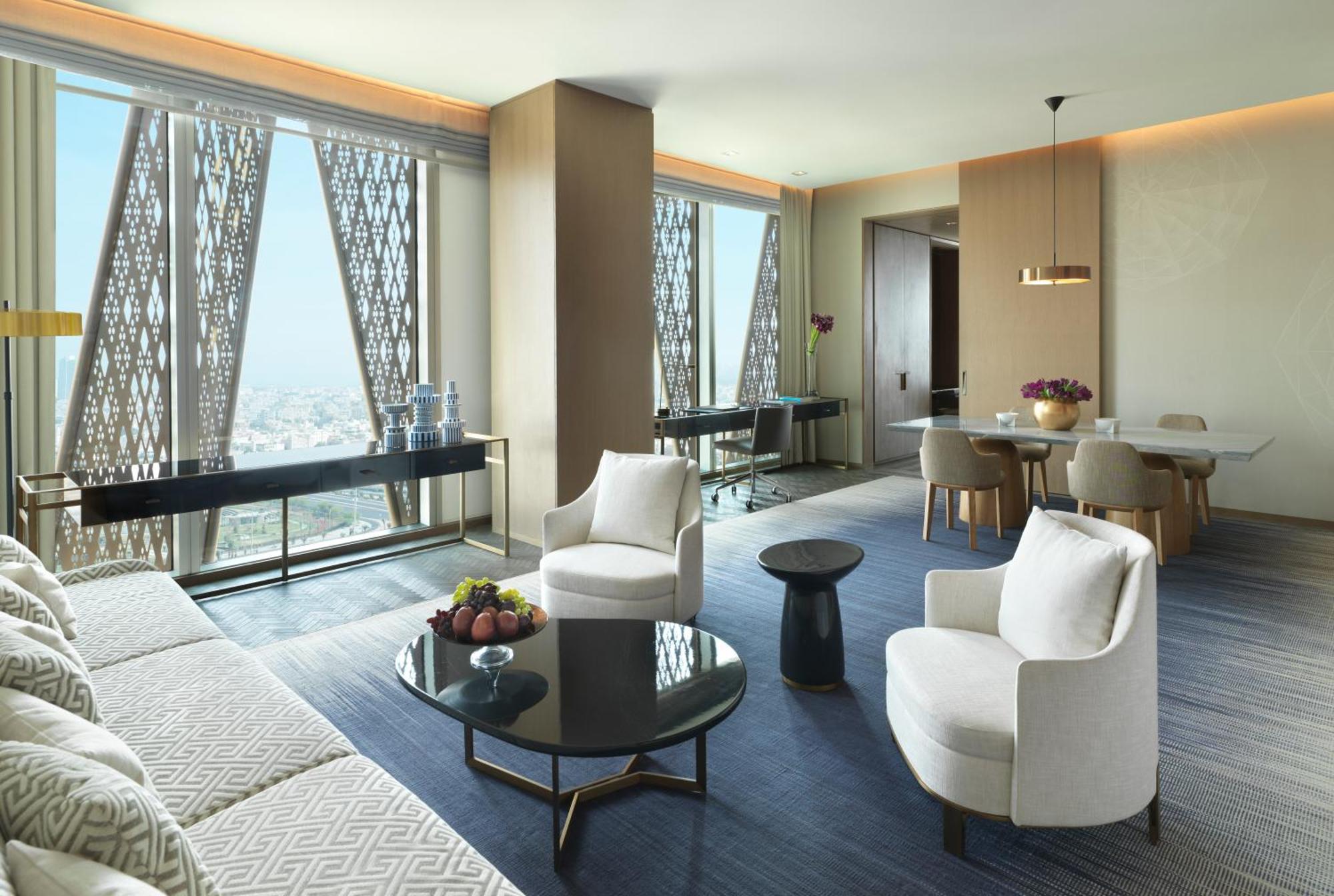 Diplomatic King Suite