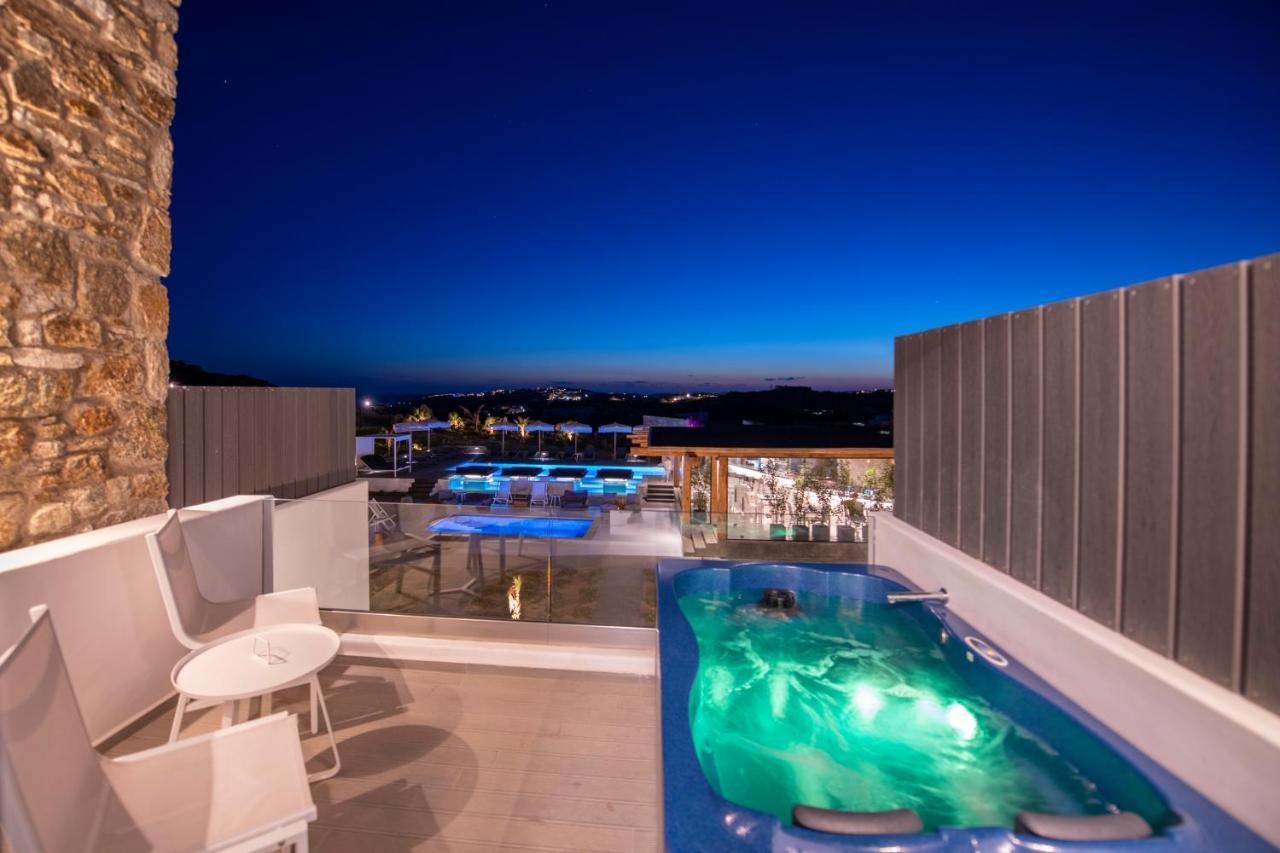 Suite with Hot Tub,1231705112:JPEG