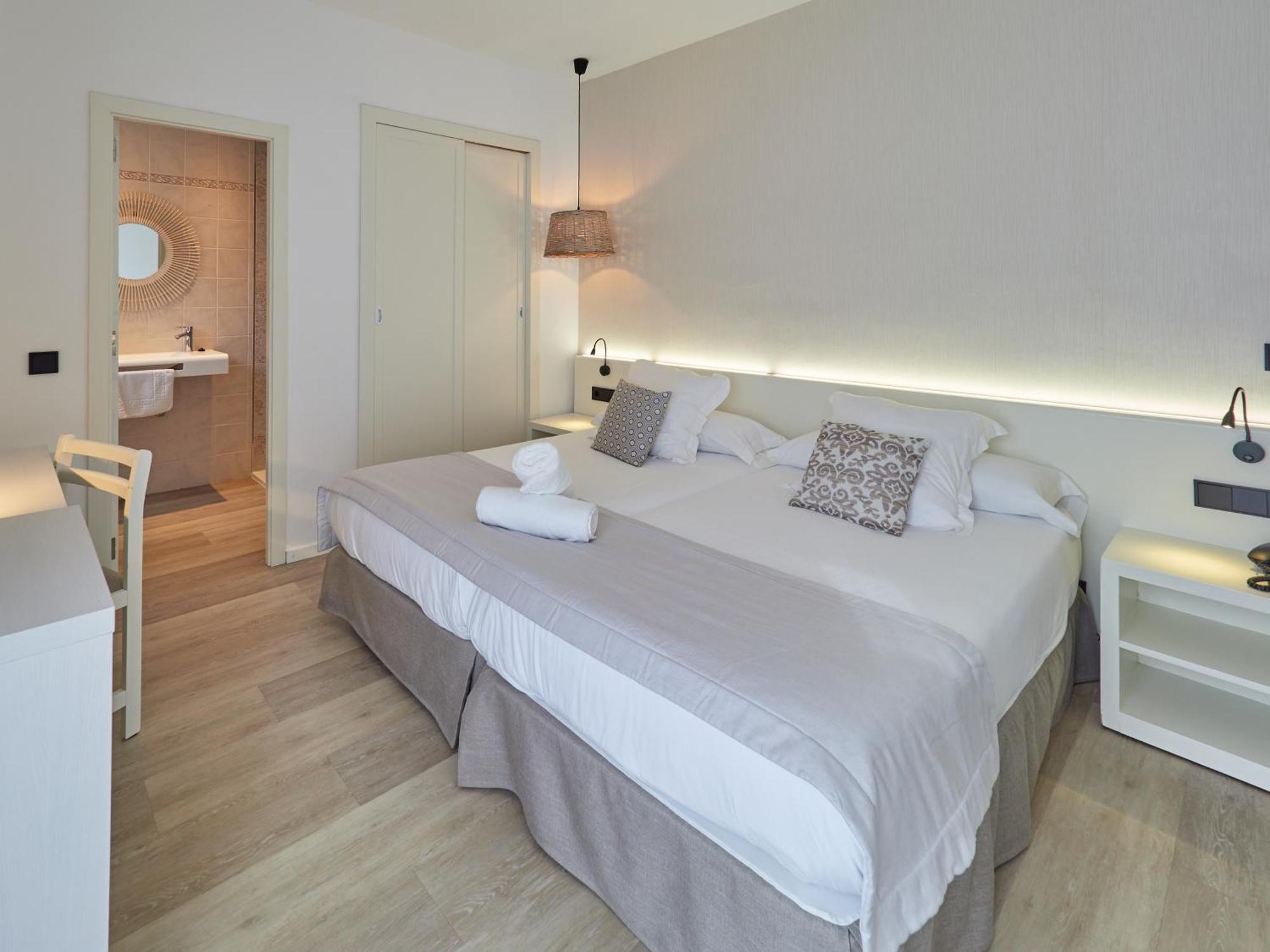 Standard Double Room,1227184958:JPEG