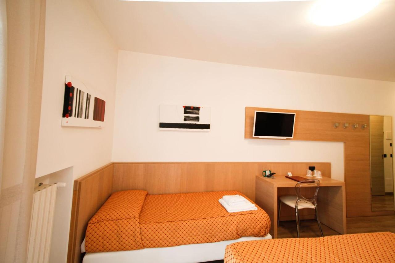 Triple Room Lake View