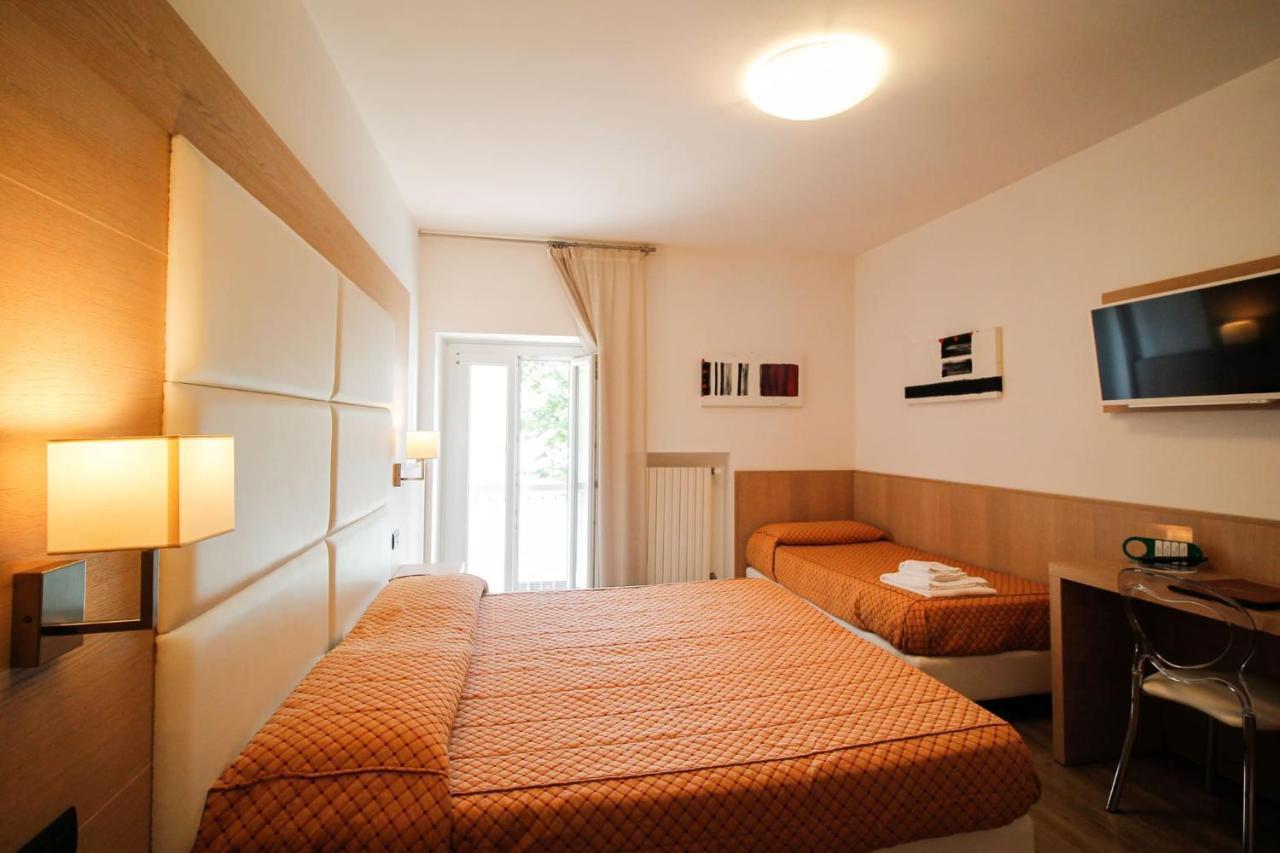 Triple Room Lake View