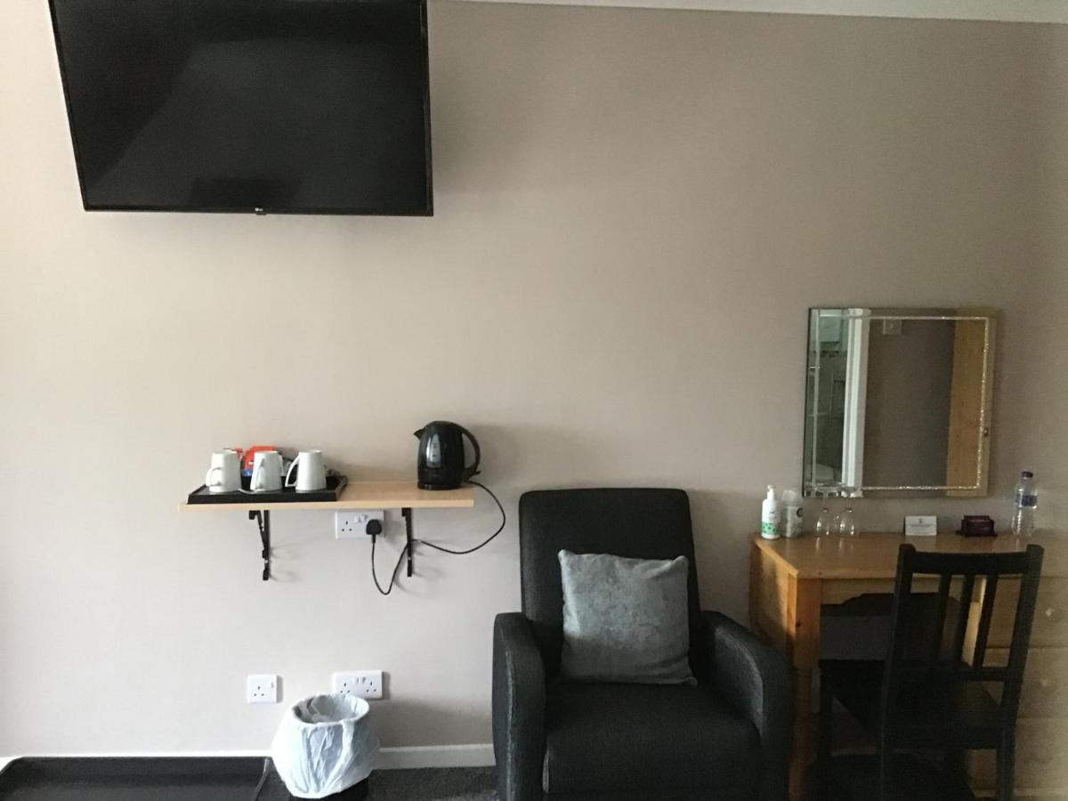 Superior Family Room,1231385306:JPEG