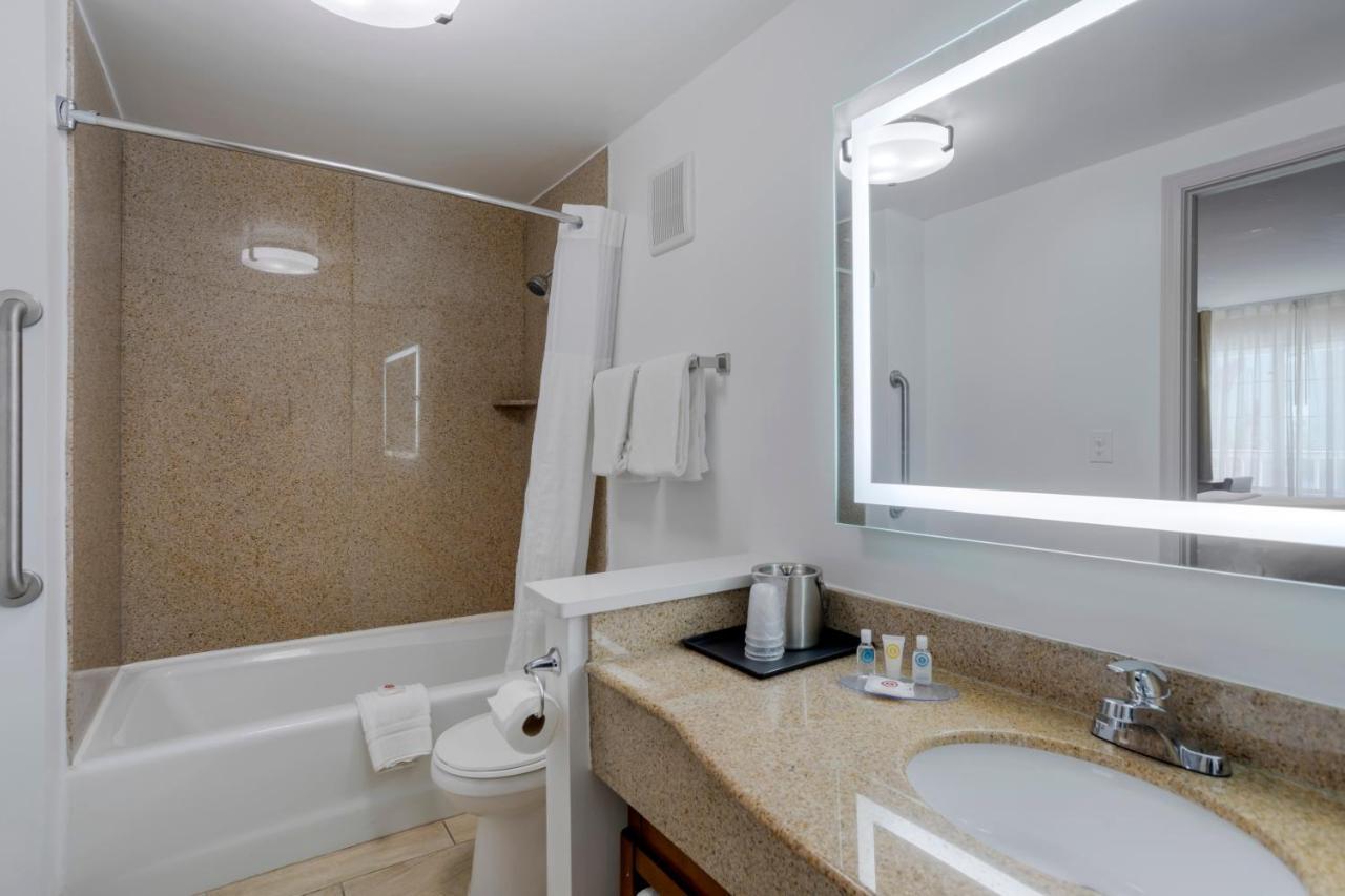 King Room with Roll-In Shower - Accessible/Non-Smoking,1245077116:JPEG