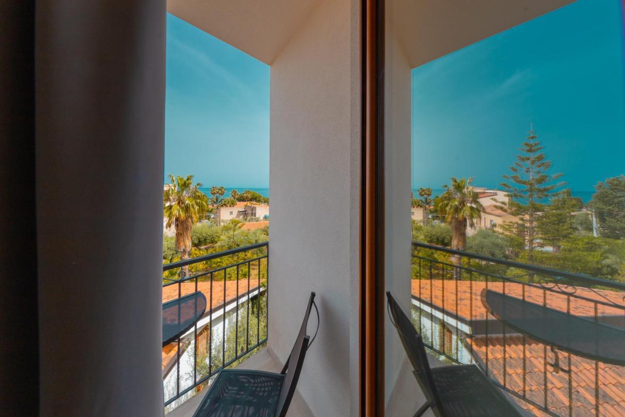 Camera Tripla Superior con Vista Mare