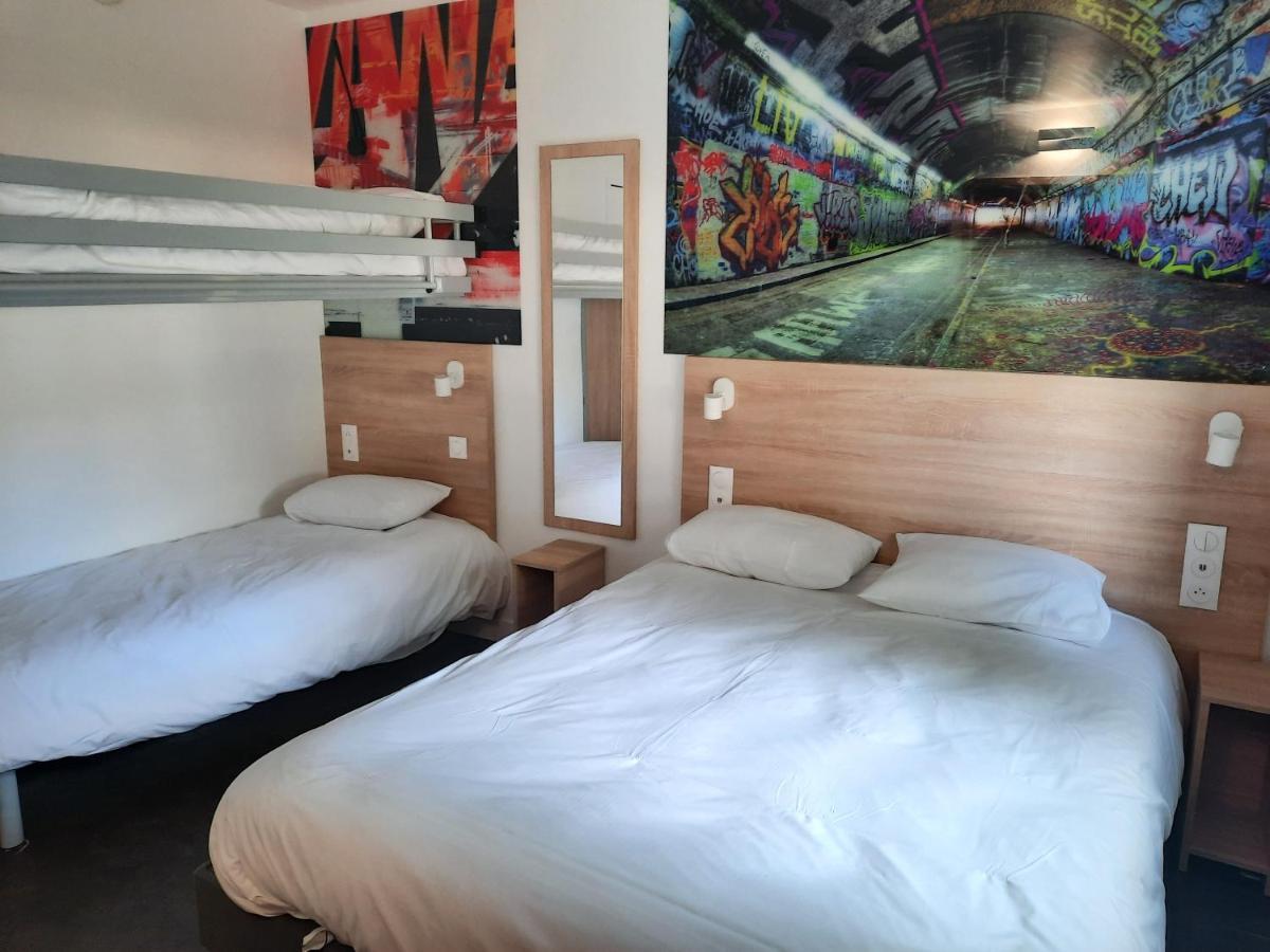 1 Double Bed 2 Single Beds