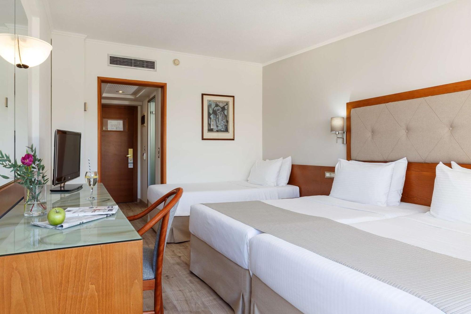 Junior Queen Suite with Sofa Bed