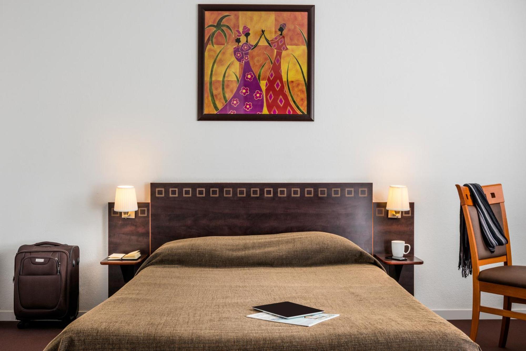 One-Bedroom Apartment,1273887748:JPEG