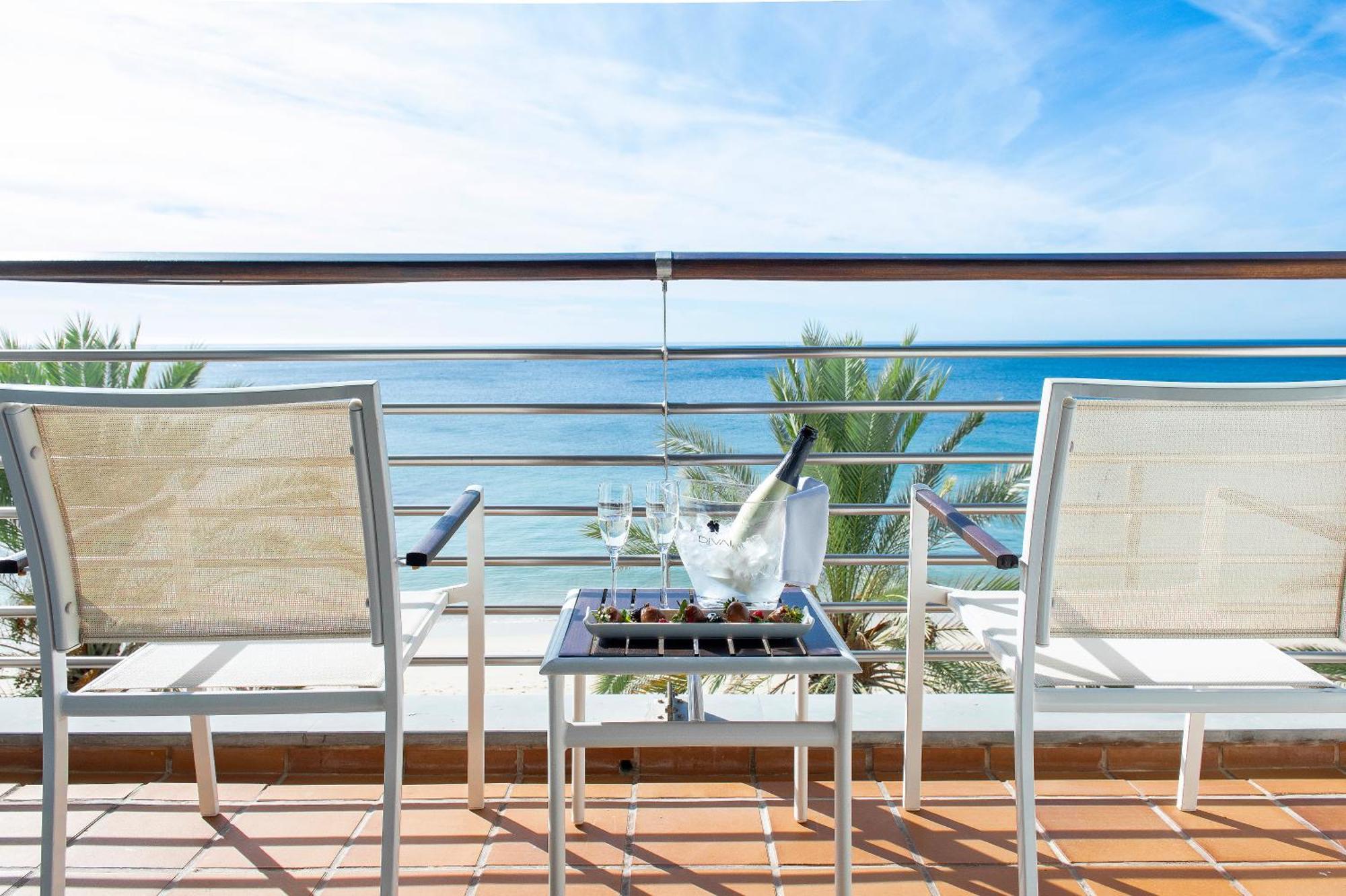 Double or Twin Room Sea View Romantic,1742582100:JPEG