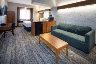 One-Bedroom King Suite - Non-Smoking
