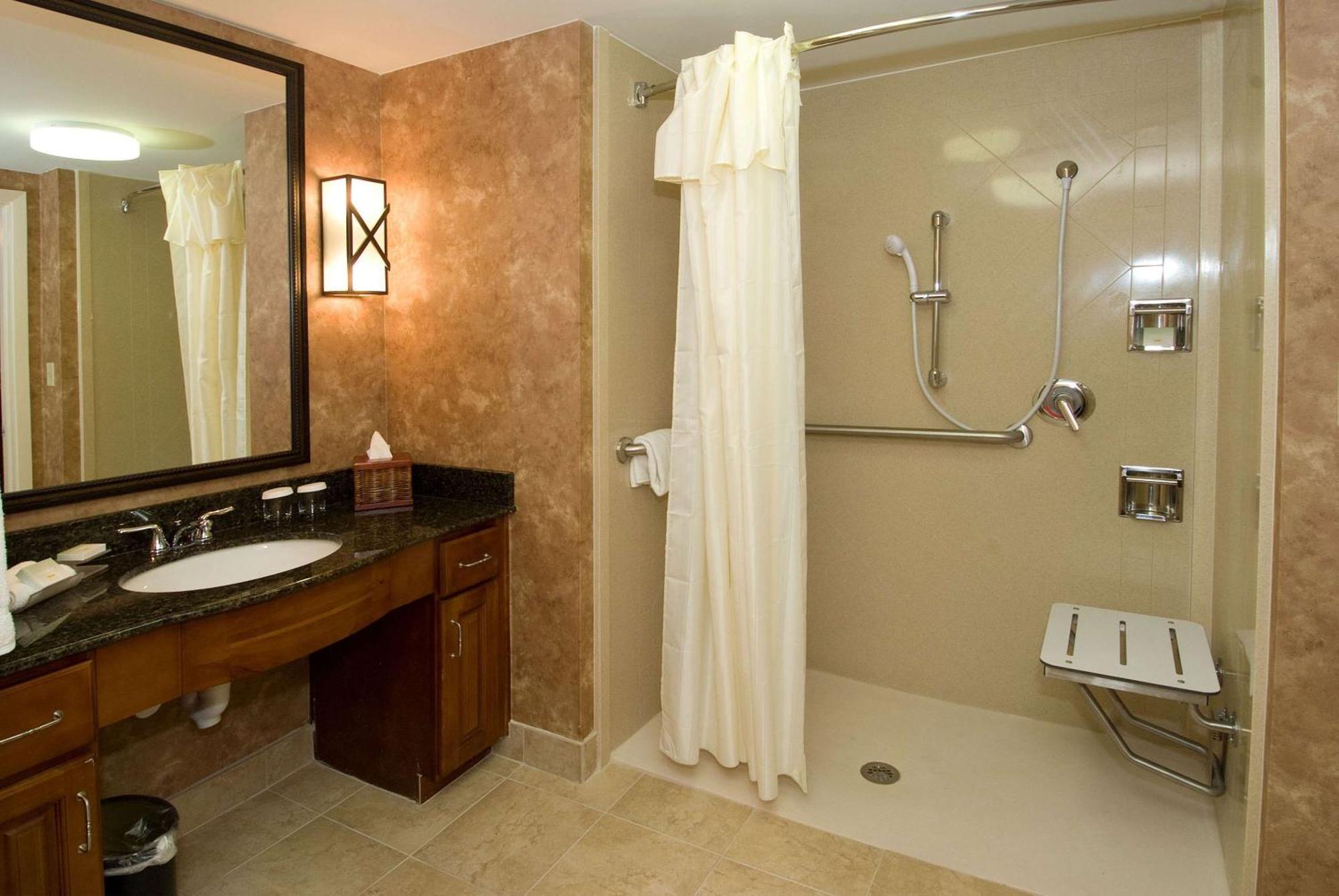 Suite Two Queen Beds Roll Shower Mobility Access or Non-Smoking