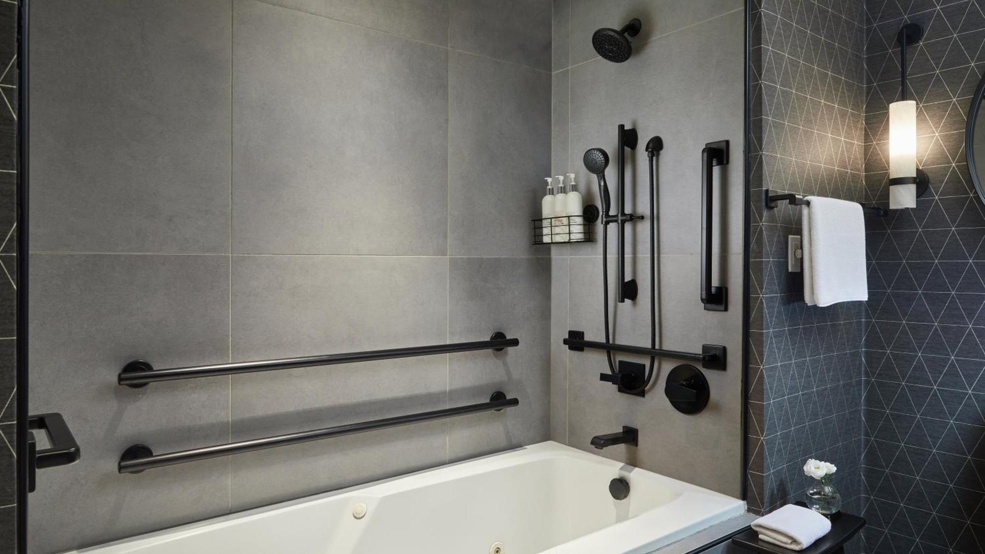 One-Bedroom Suite with Tub - Mobility Accessible