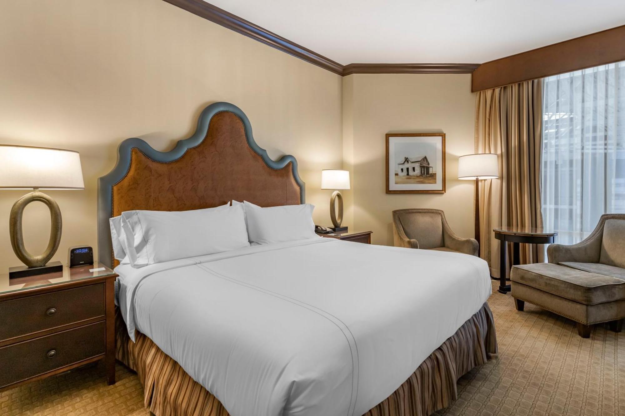 ADA Exec One Bedroom Suite - 1 King Bed,1275752749:JPEG