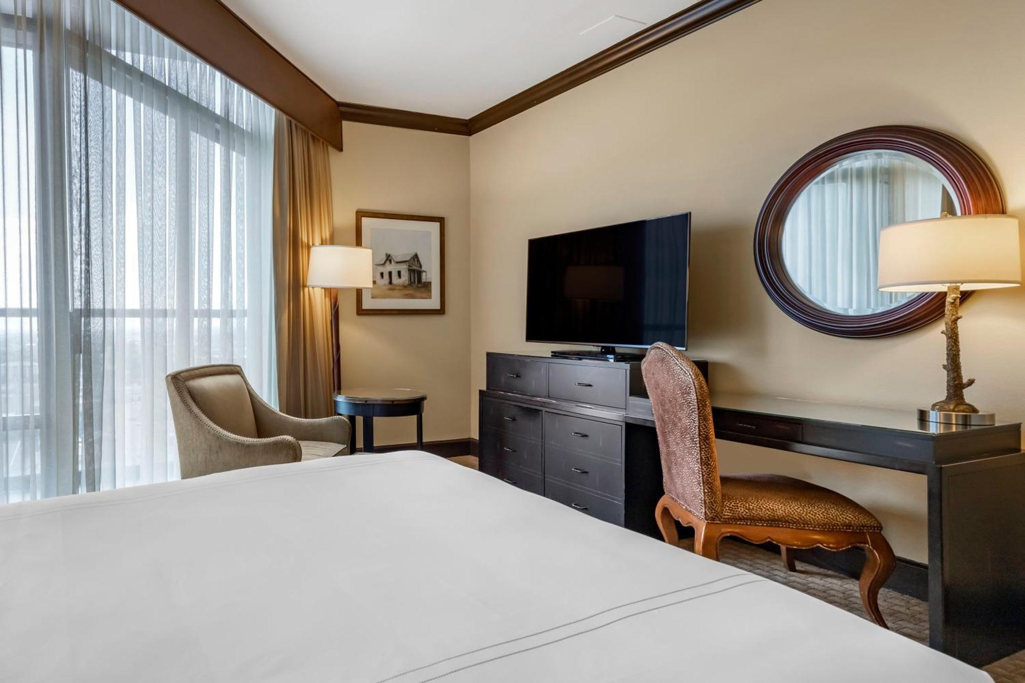 Traditional Room 1 Queen Bed,1275754594:JPEG