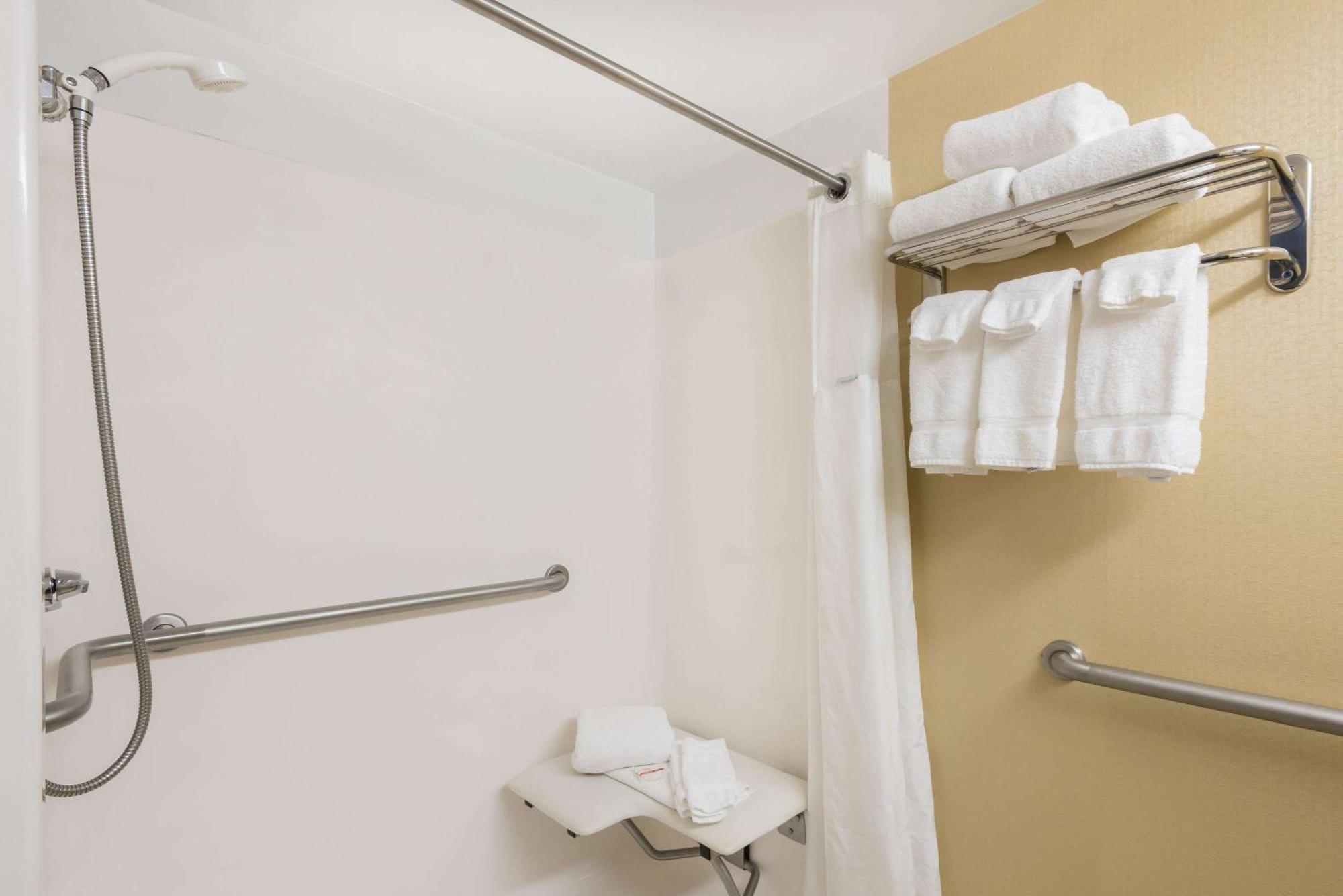 Double Room with Two Double Beds - Mobility Access/Non-Smoking,1522962004:JPEG