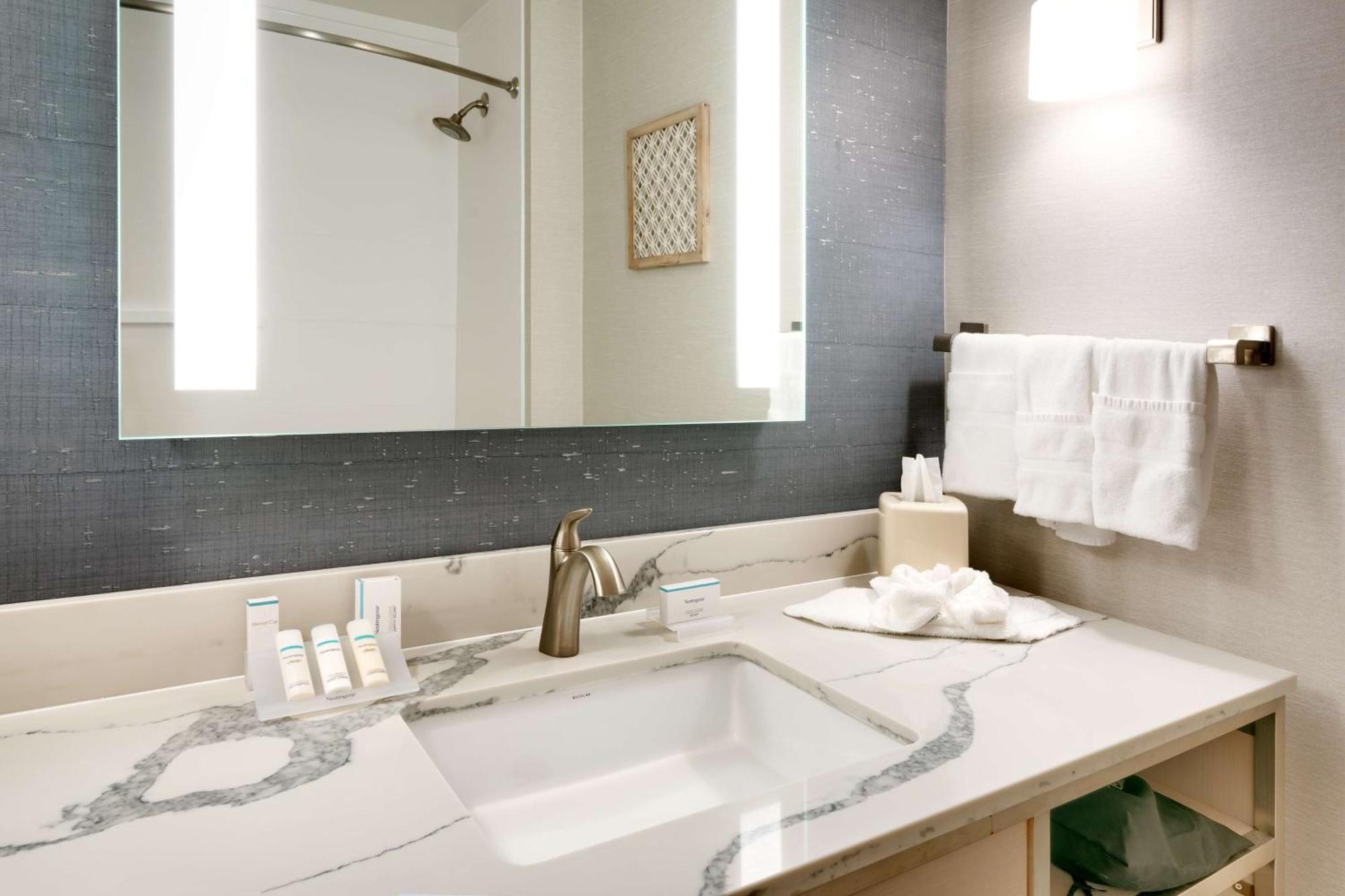 Queen Room with Two Queen Beds - Hearing Access,1281392947:JPEG