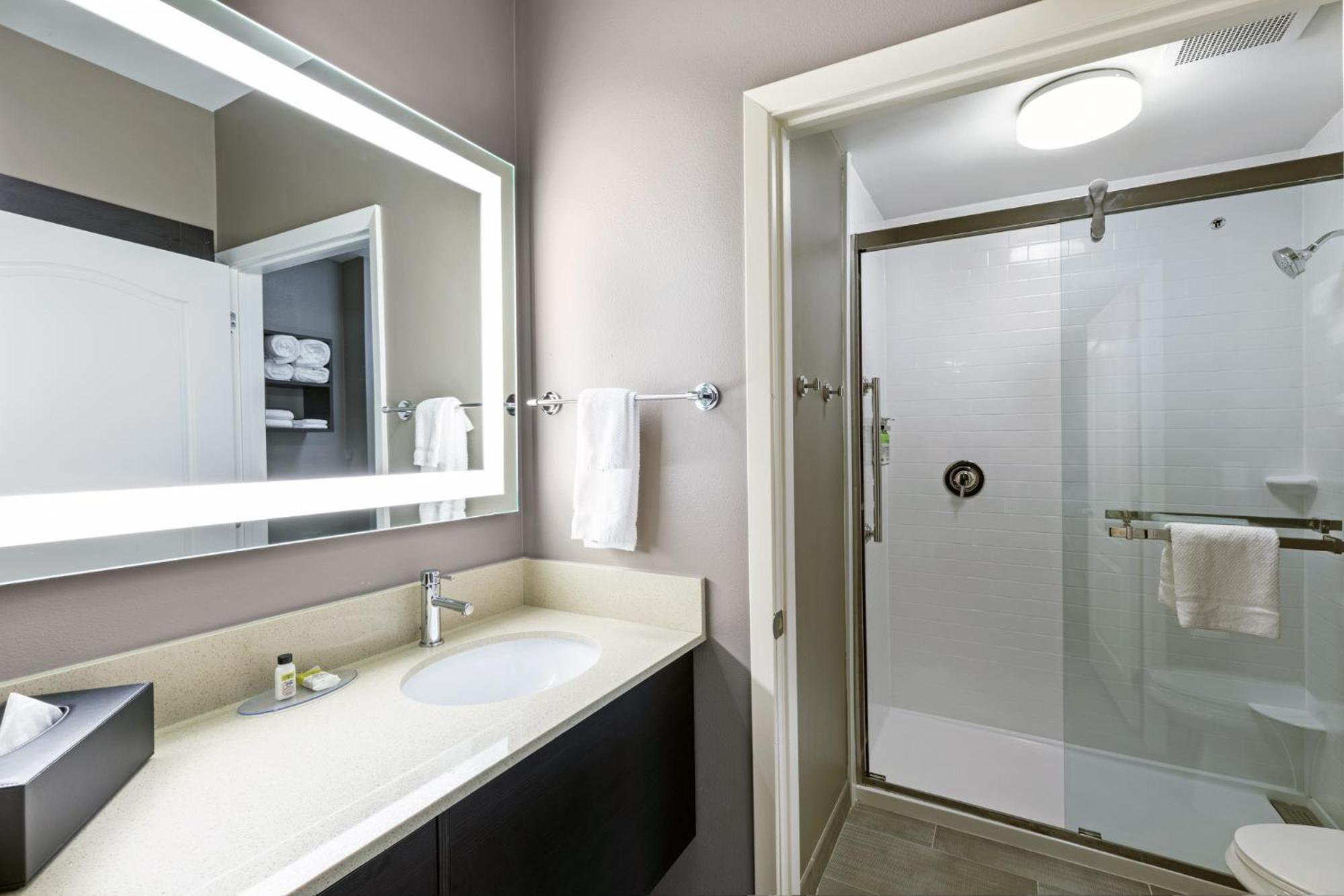 One-Bedroom King Suite,1284329548:JPEG