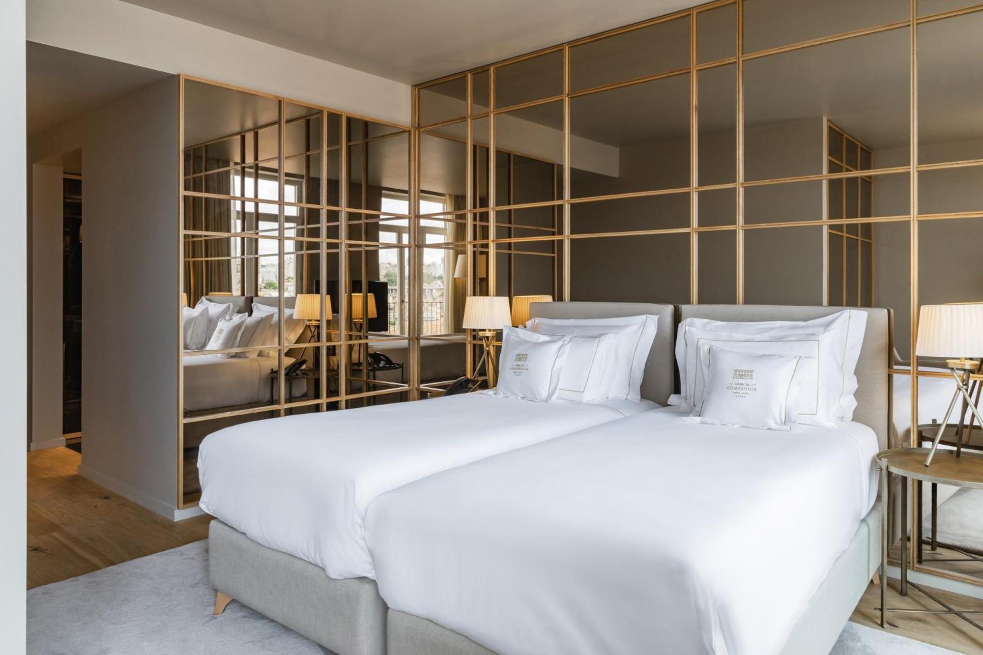 Quarto Premium com 2 Camas de Solteiro, Varanda e Vista da Catedral