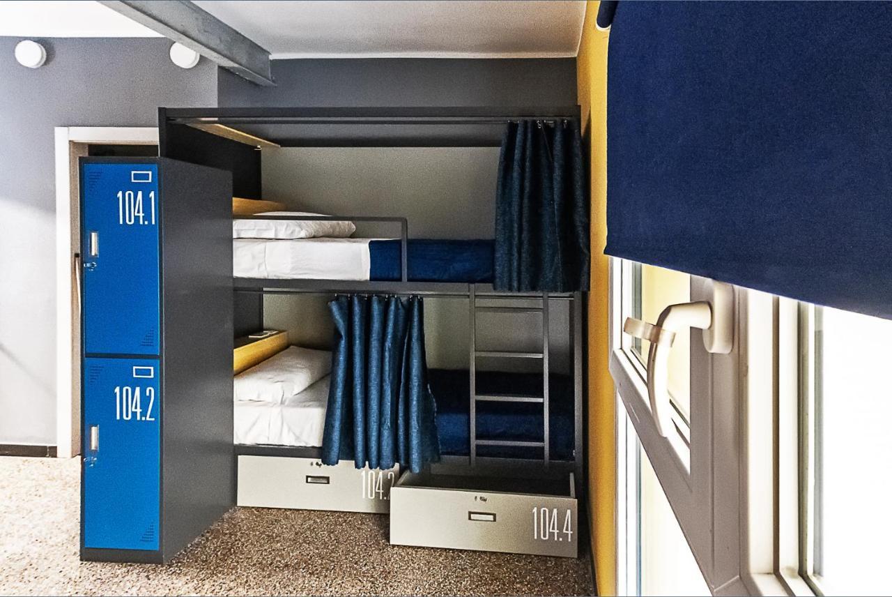 Bed in 6-Bed Female Dormitory Room with Private Internal Bathroom