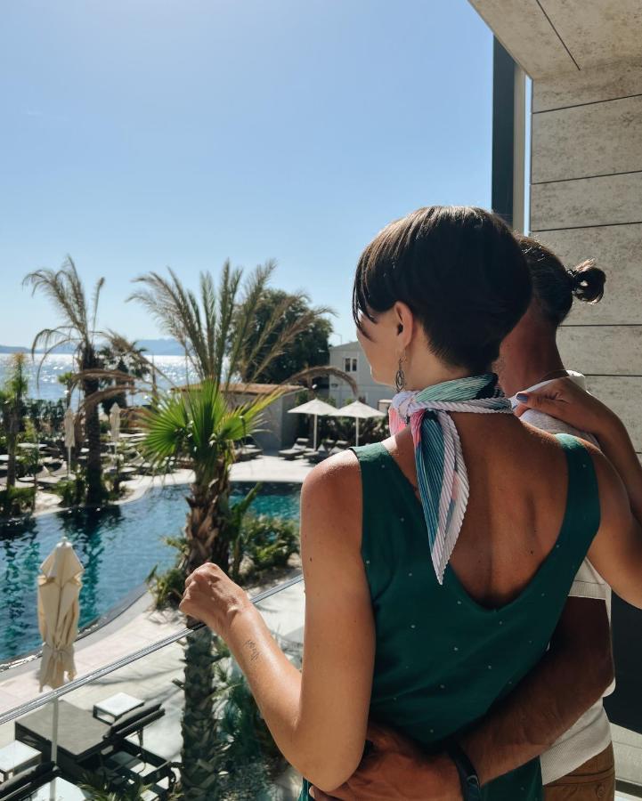 Deluxe tweepersoonskamer met balkon en uitzicht op zee