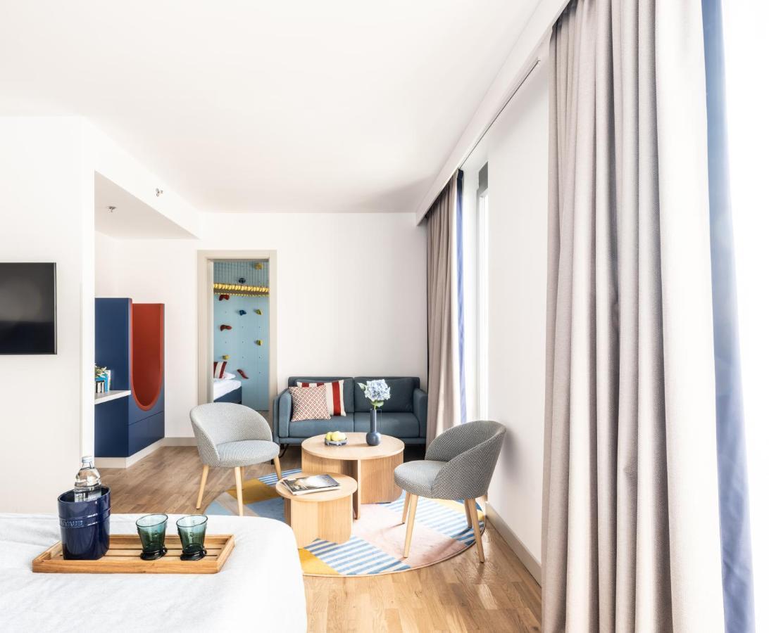 Suite Familiare con Vista Mare Parziale